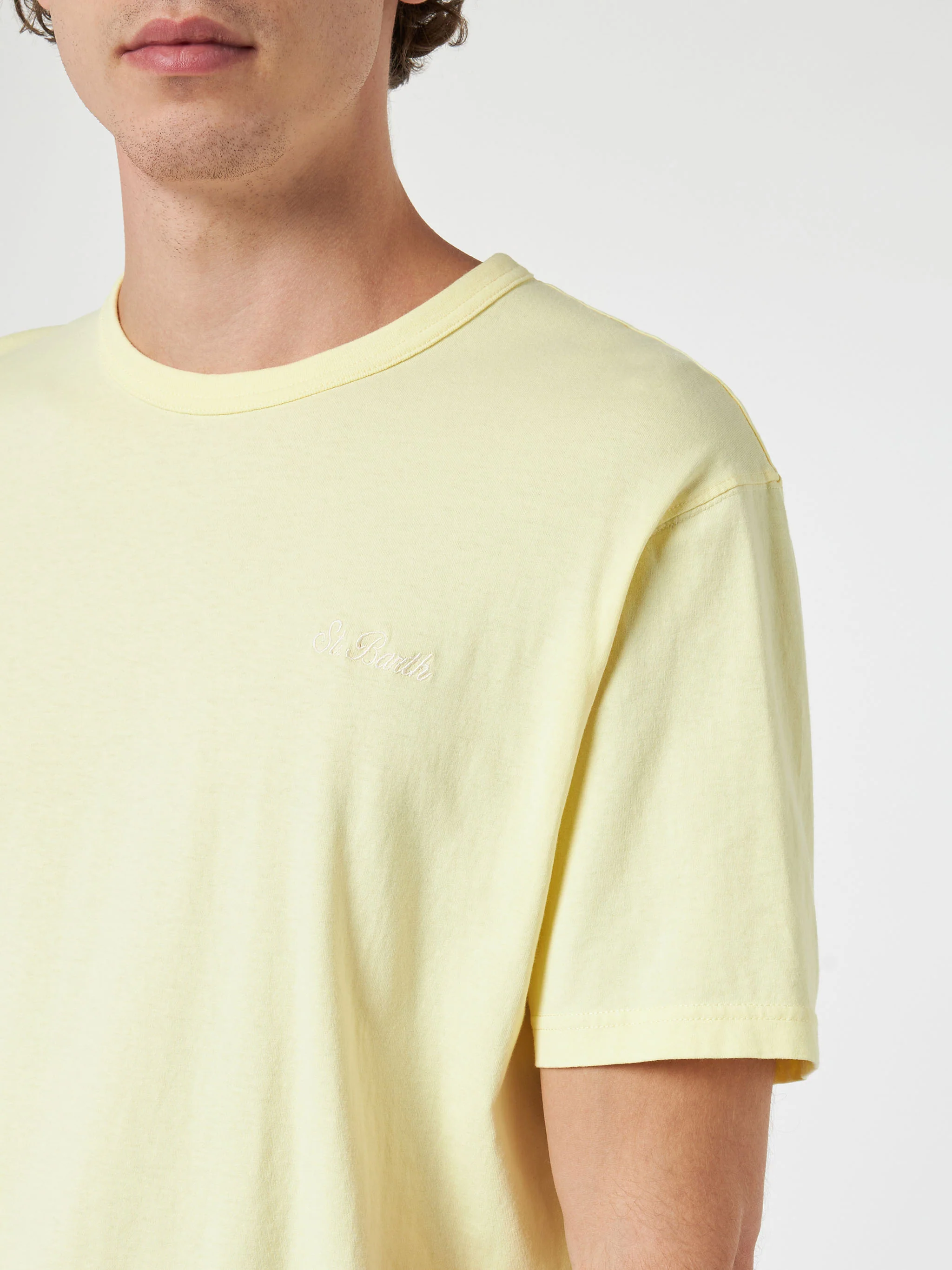 Dover heren T-shirt van lichtgeel katoenjersey met St-borduurwerk