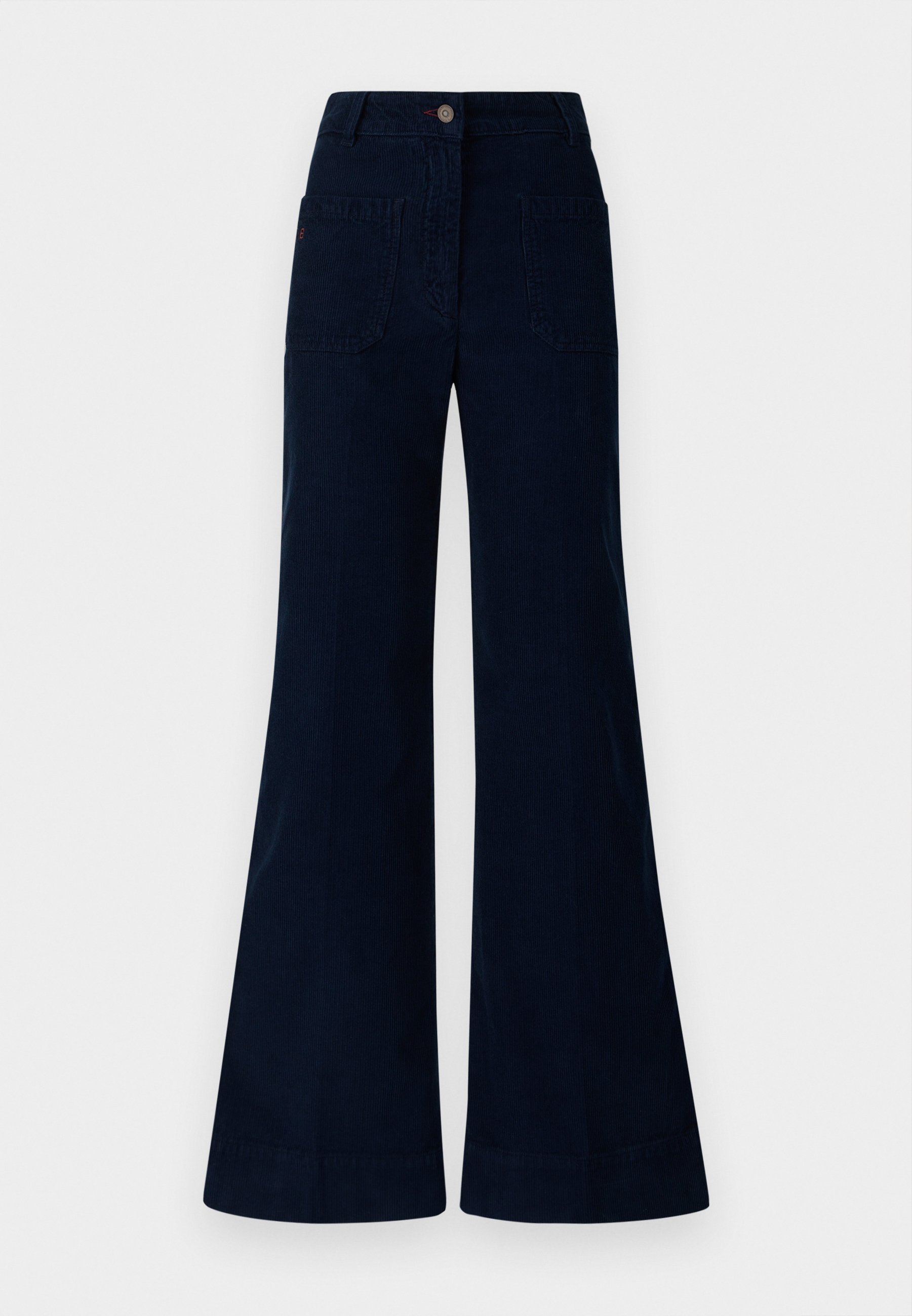 Victoria Beckham met wijd uitlopende benen