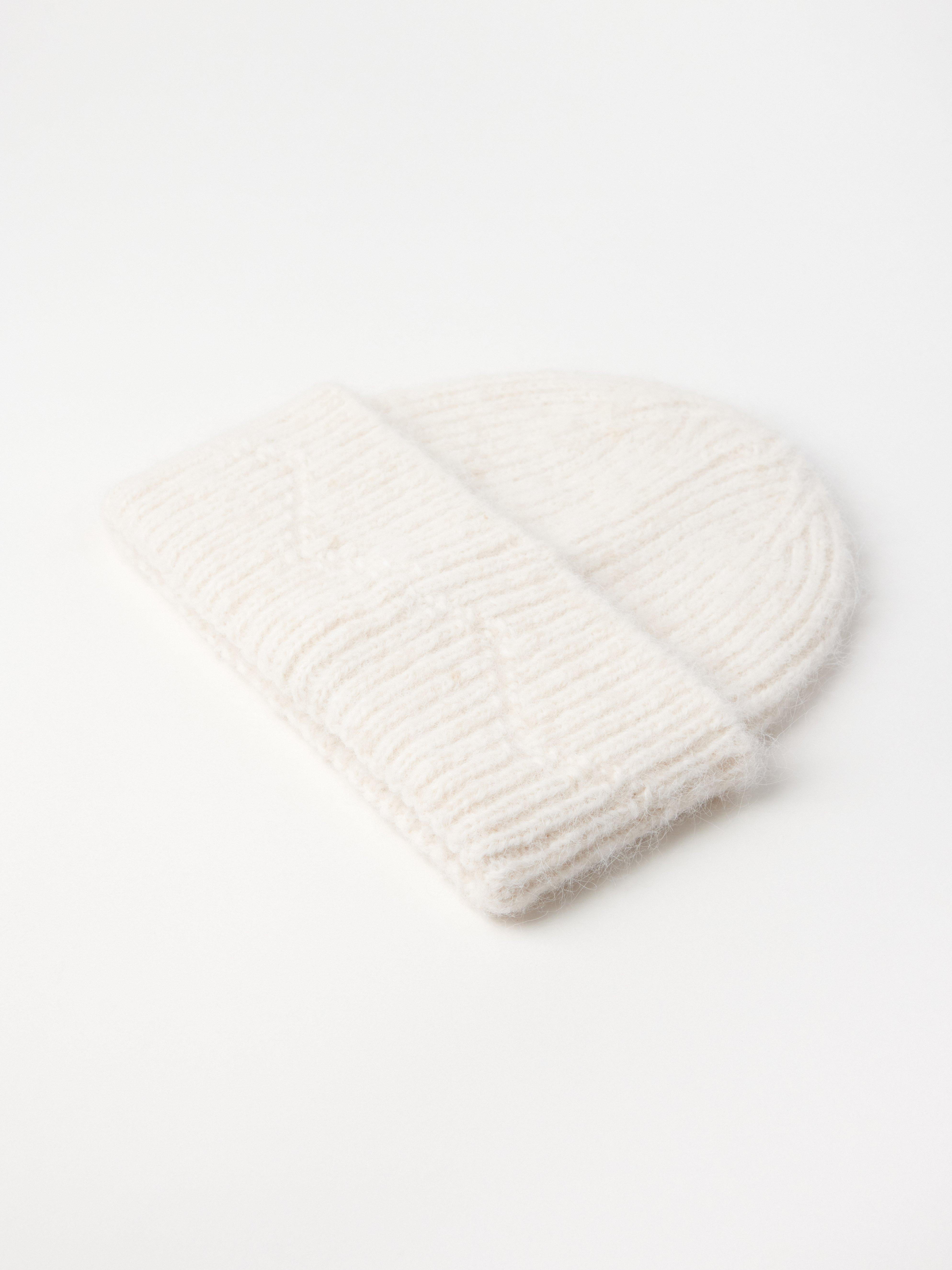 Bonnet tricoté blanc cassé