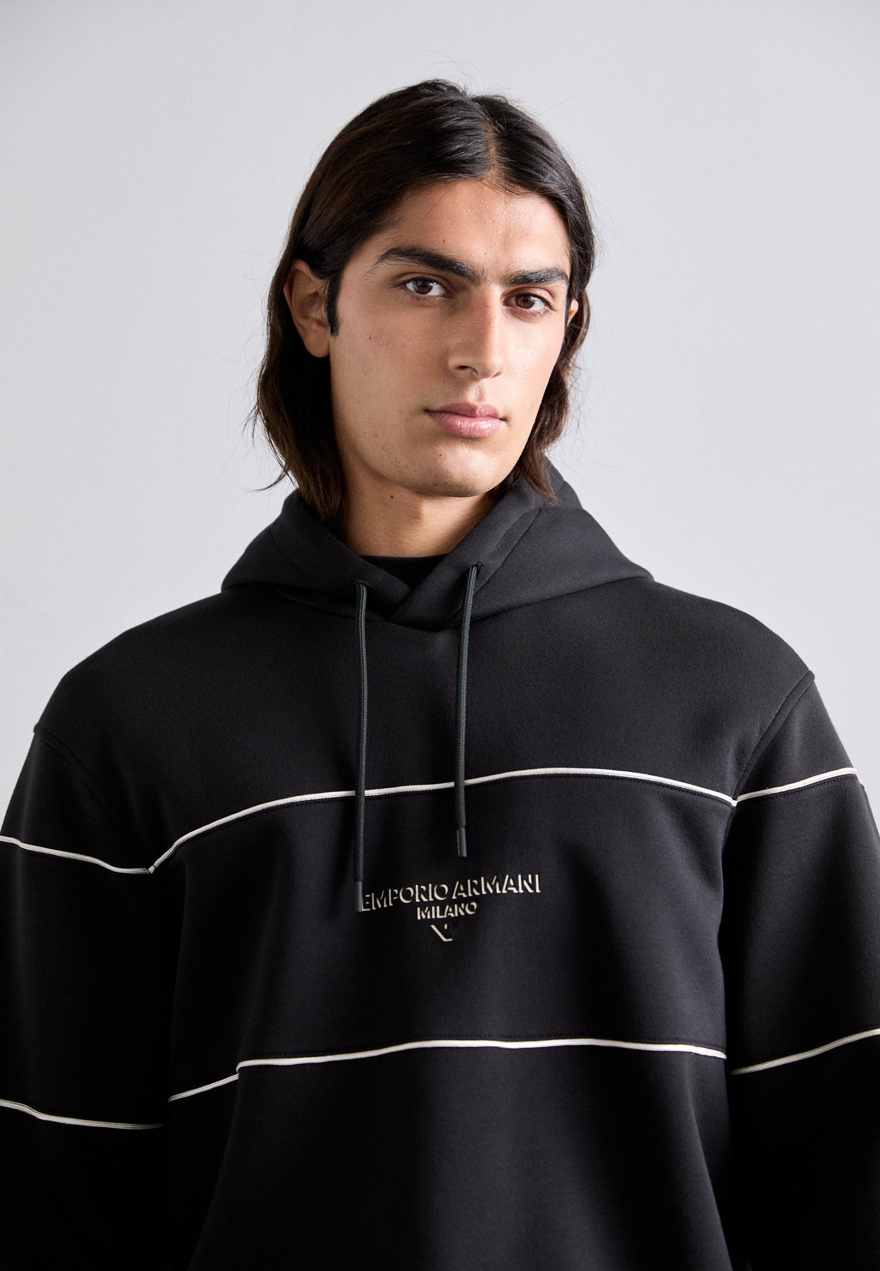 Mikina Emporio Armani - černá kráska
