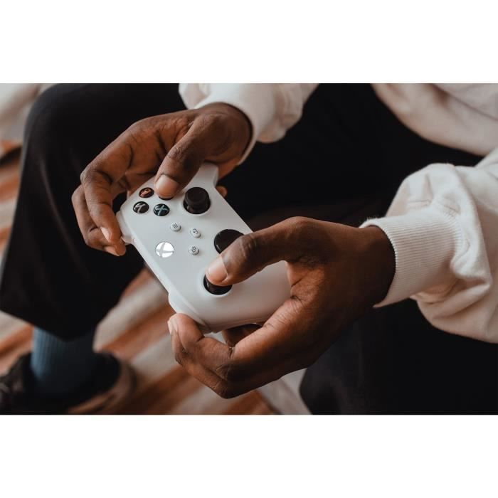 Mando inalámbrico Xbox de color blanco robot