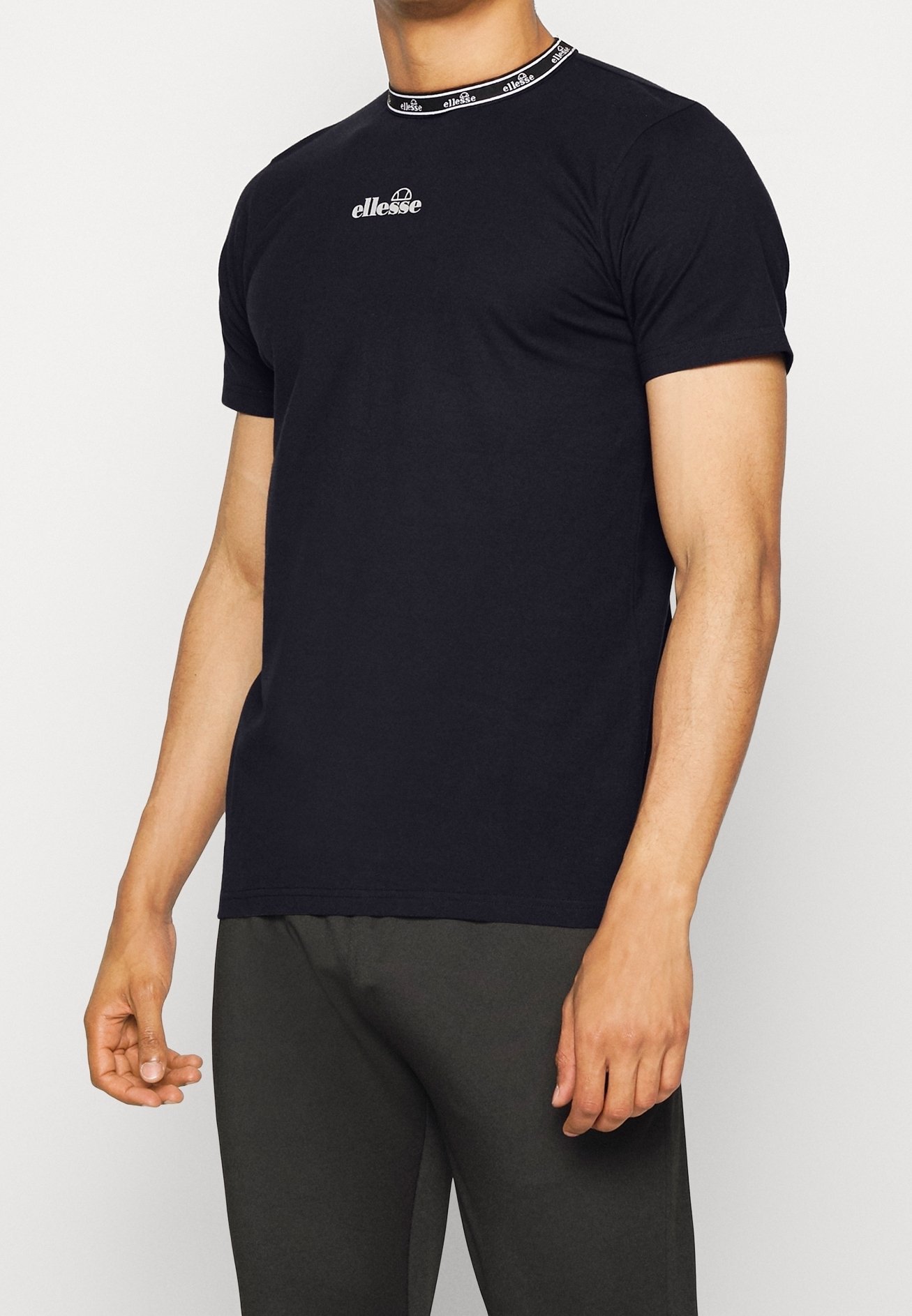 Camiseta Ellesse Print - preta