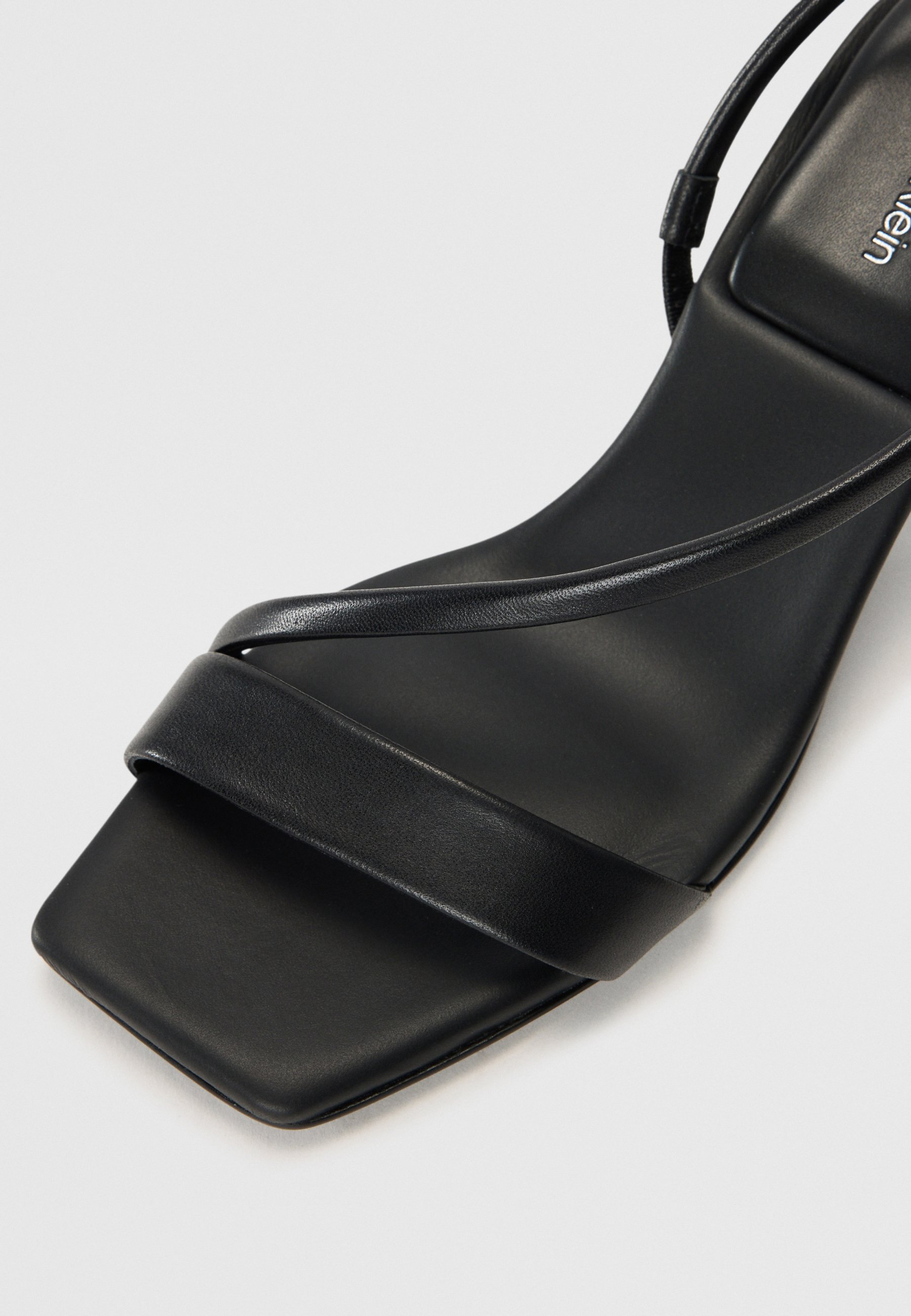 Calvin Klein Klasické podpätky - čierne