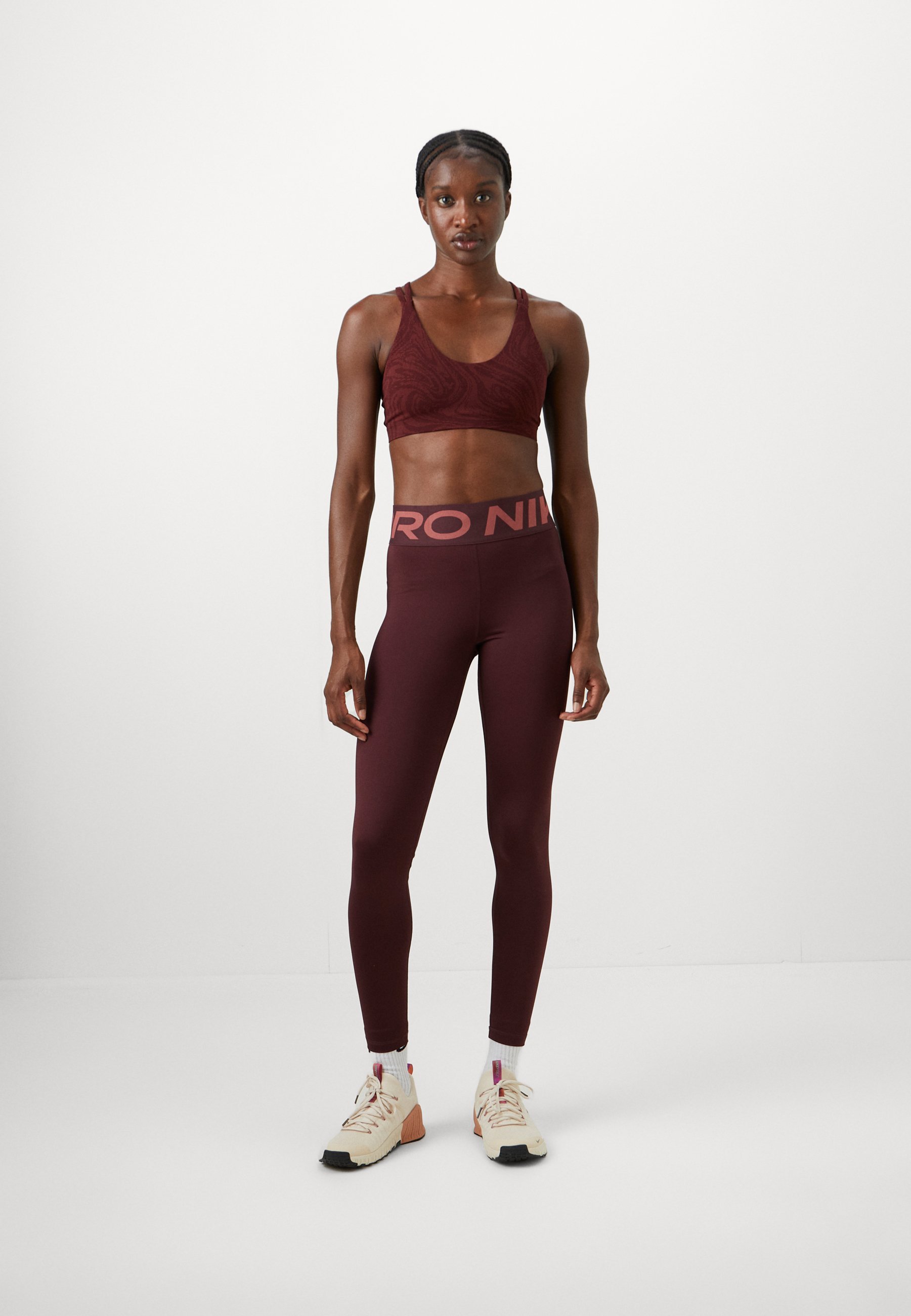 Nike Performance SCULPT - Leggings - bordeauxrood/wit