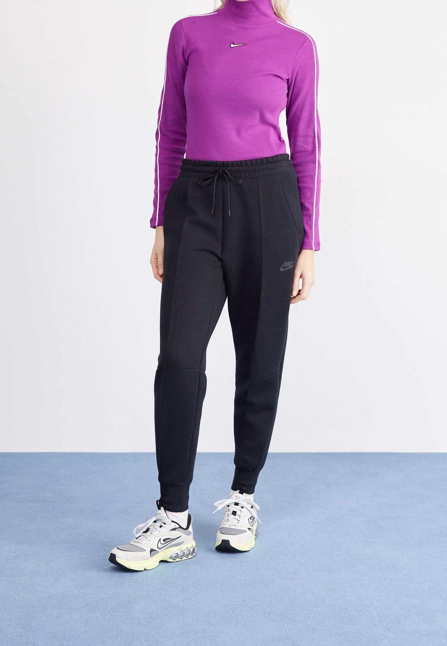 Teplákové kalhoty Nike Sportswear - černé