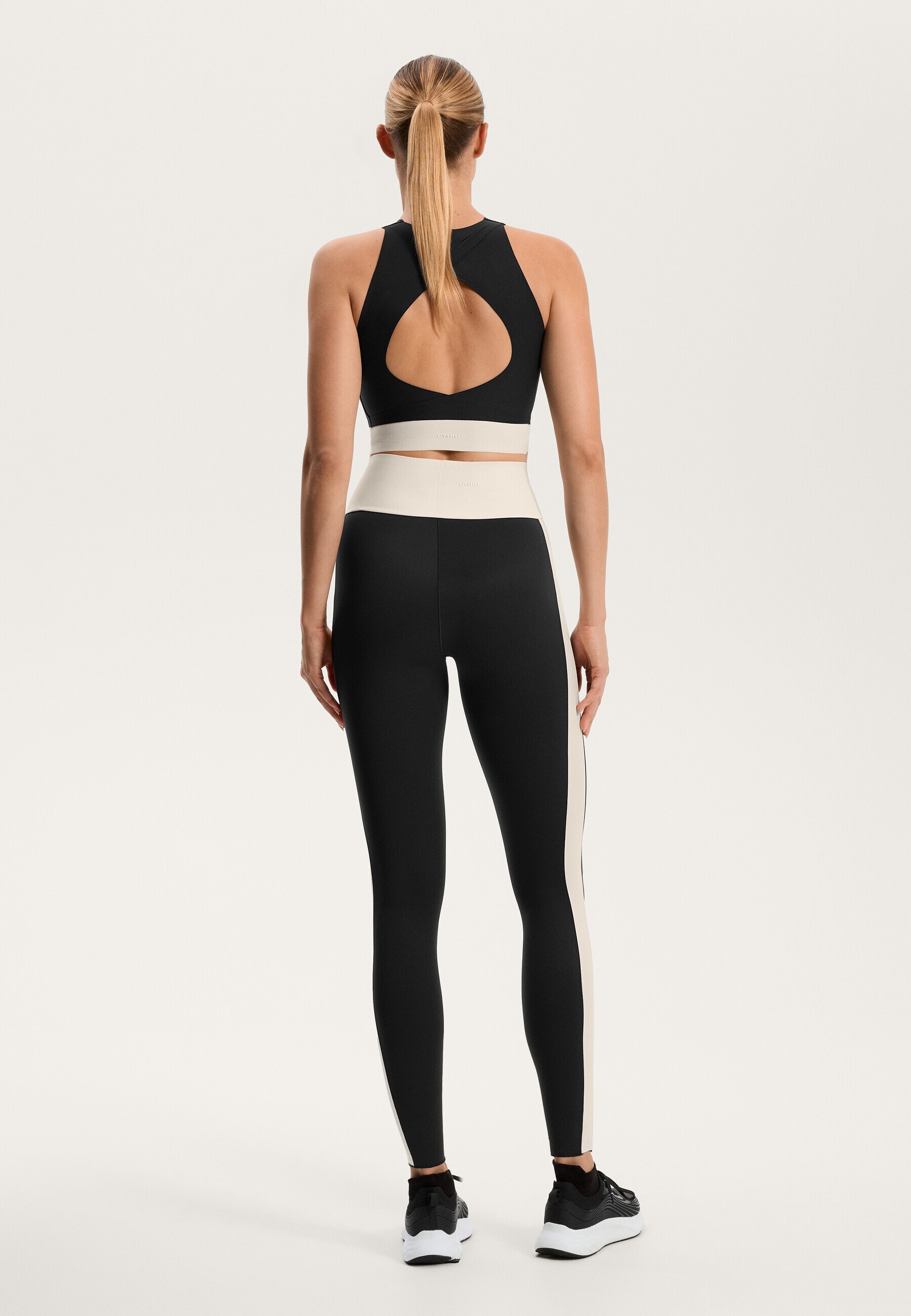 OYSHO PERFECT-ADAPT HIGH RISE 65 CM ENKELLENGTE MET V-TAILLE - Leggings - zwart