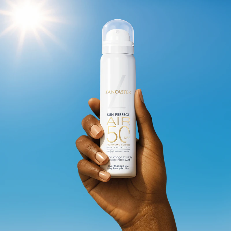 Lancaster Sun Perfect Air Spray Facial Invisível para umedecer o rosto durante a exposição solar.