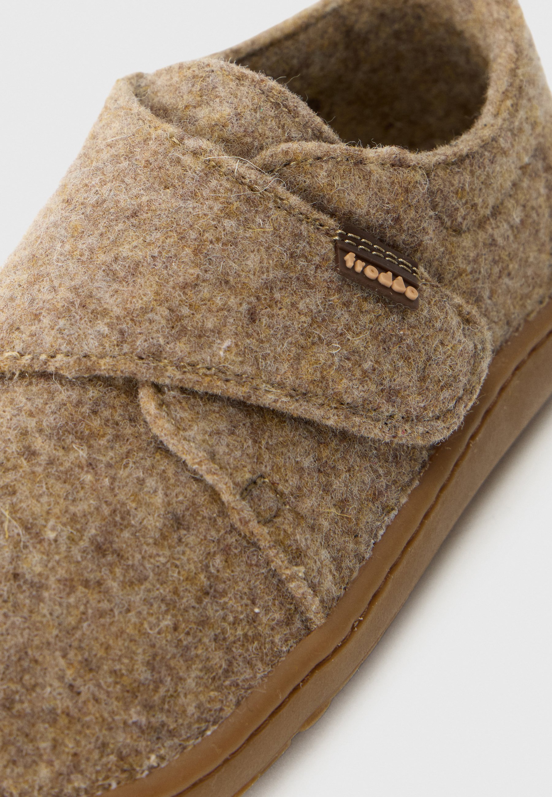 Pantofole Froddo in lana unisex a piedi nudi - beige