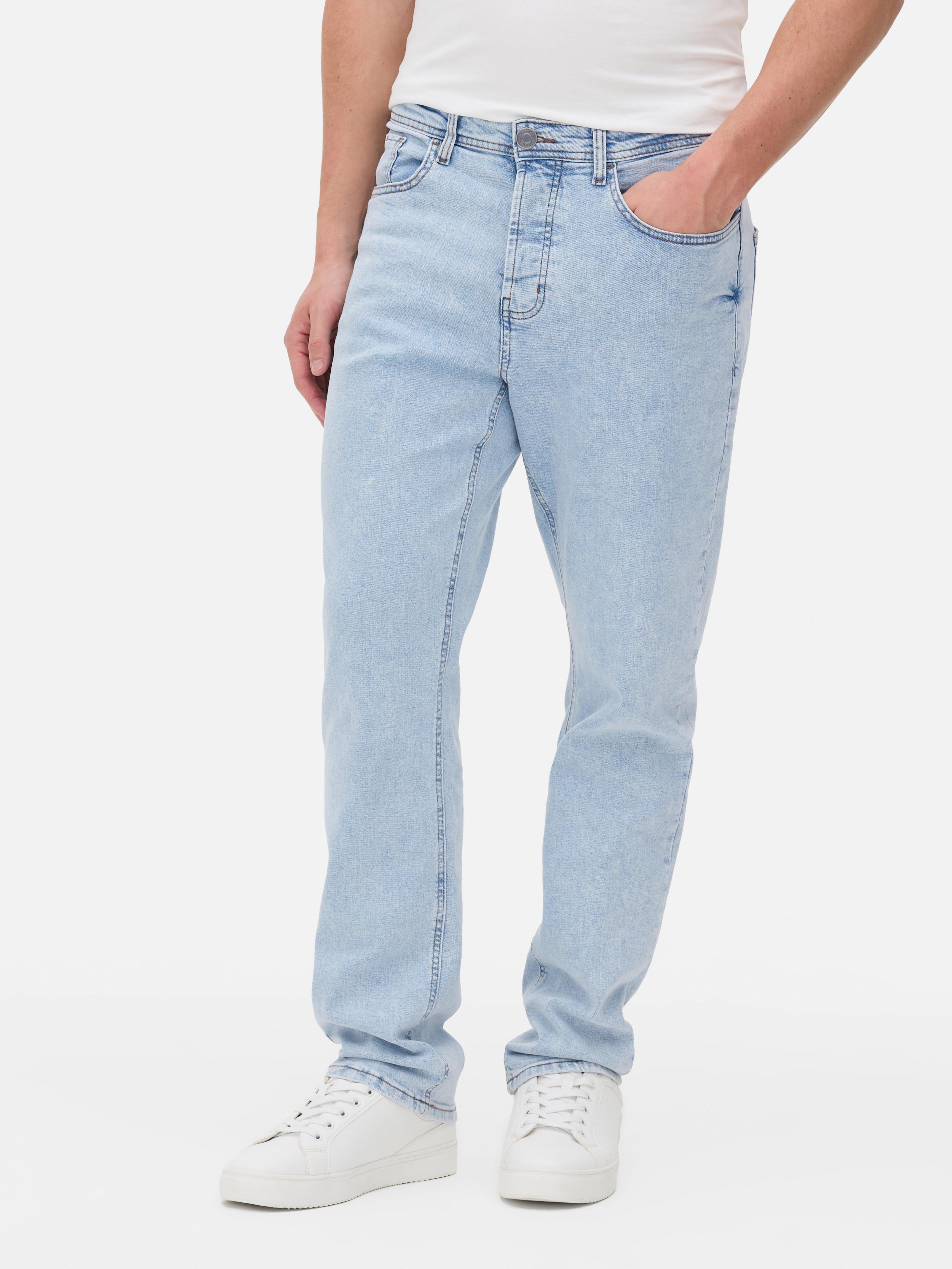 Gerade geschnittene Stretch-Jeans mit verdecktem Reißverschluss und fünf Taschen.