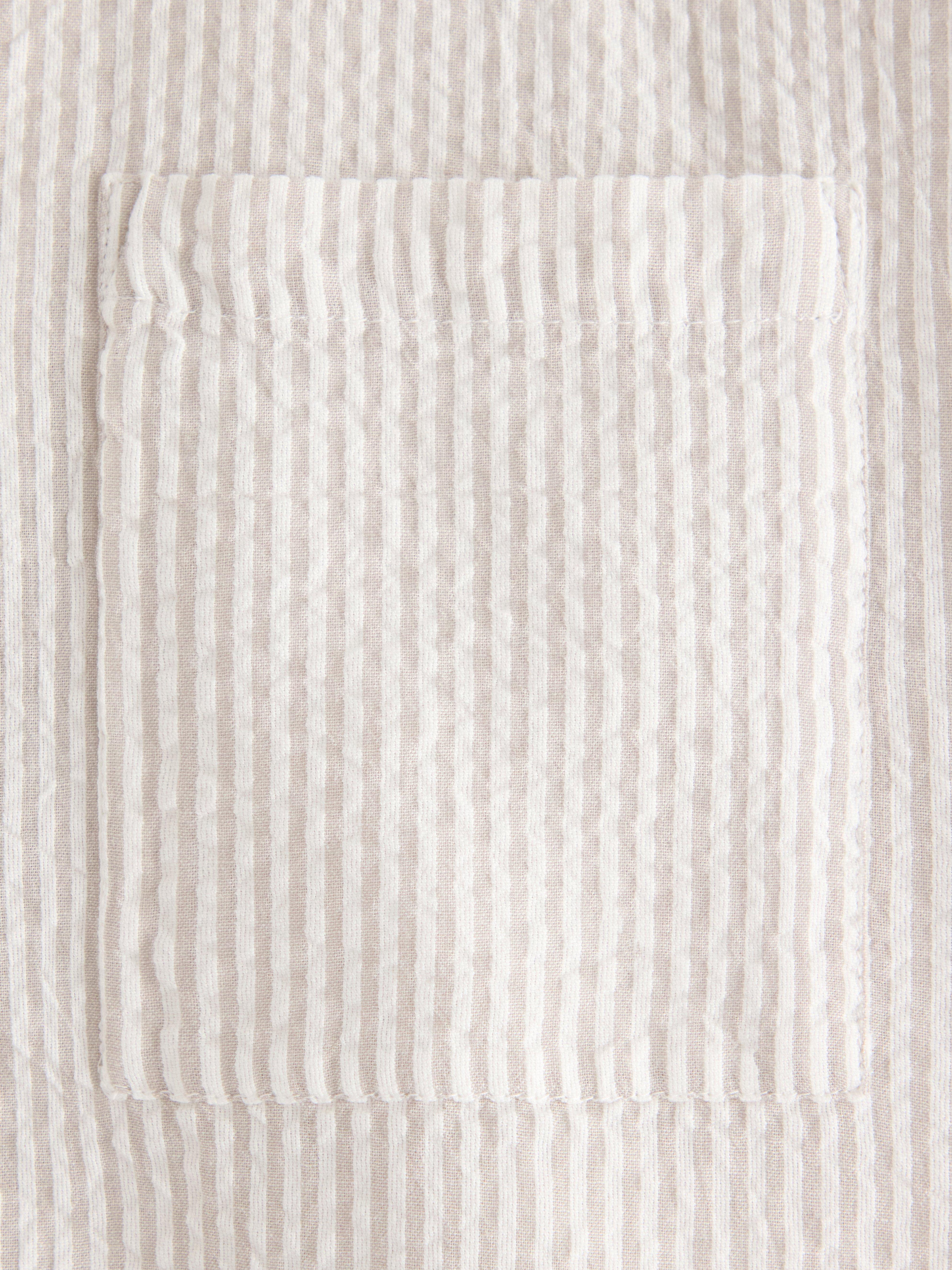 Camisón en color beige claro.