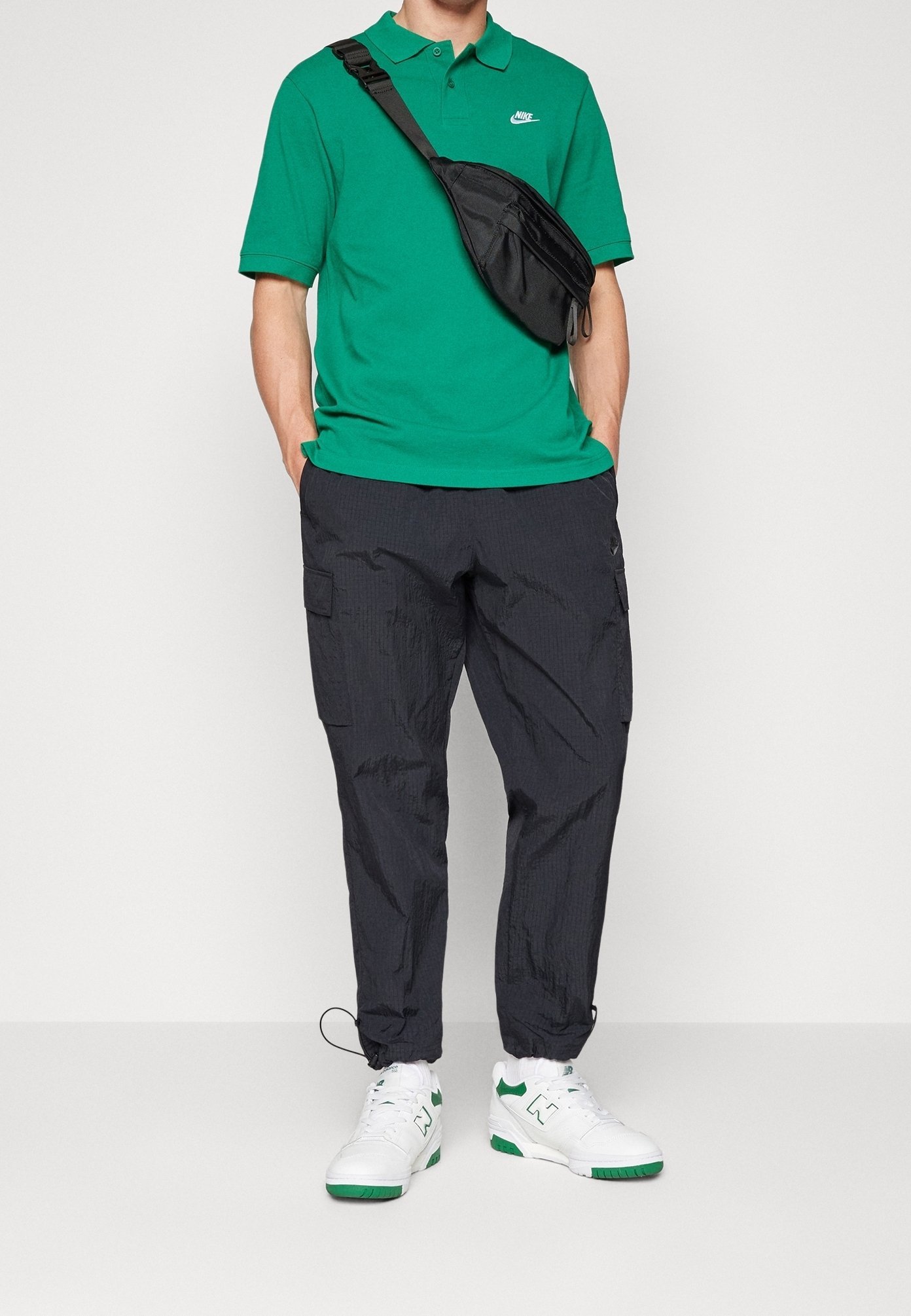 Nike Sportswear poloshirt - donkergroen