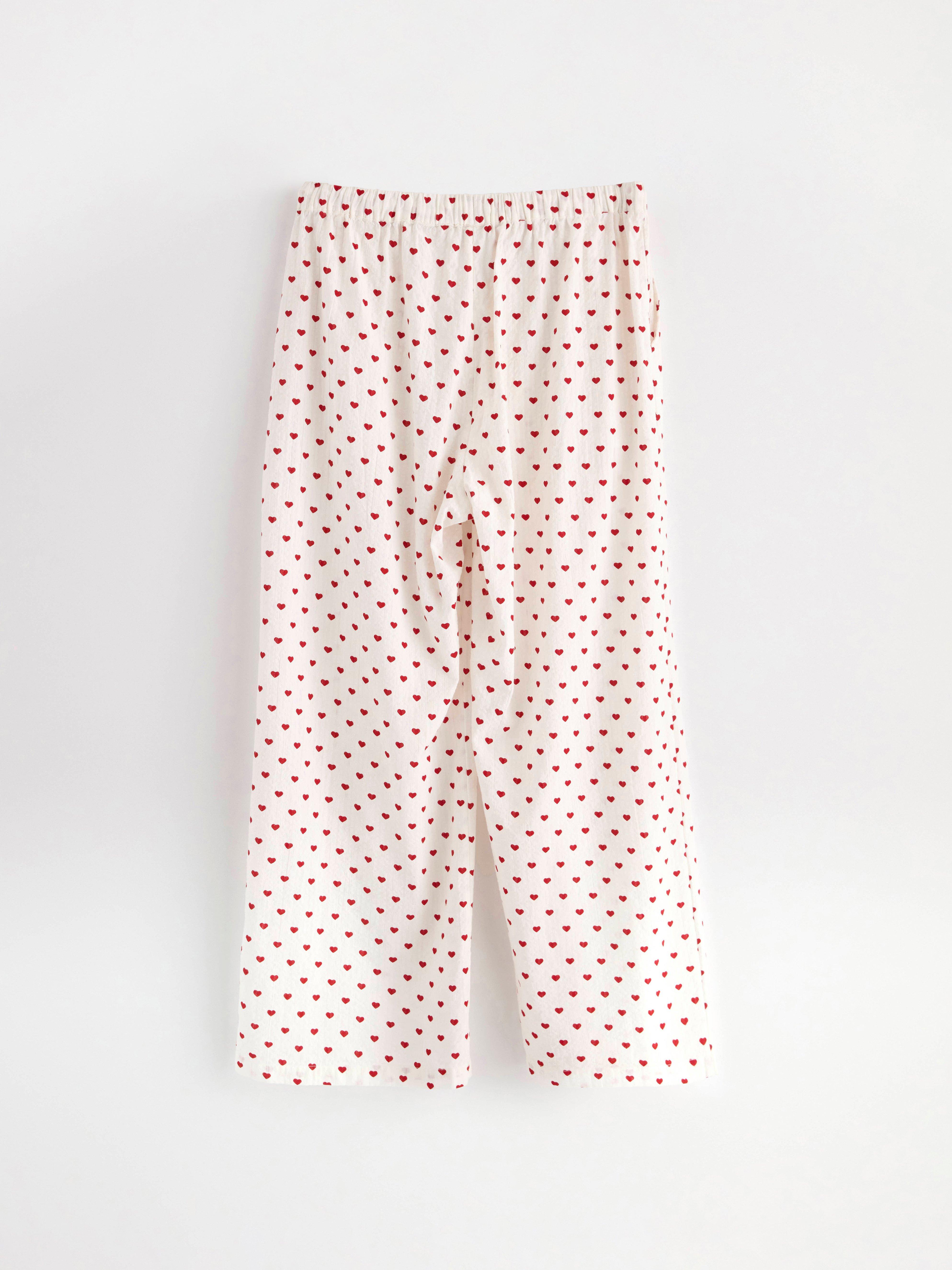 Calças de pijama em ondas de riacho