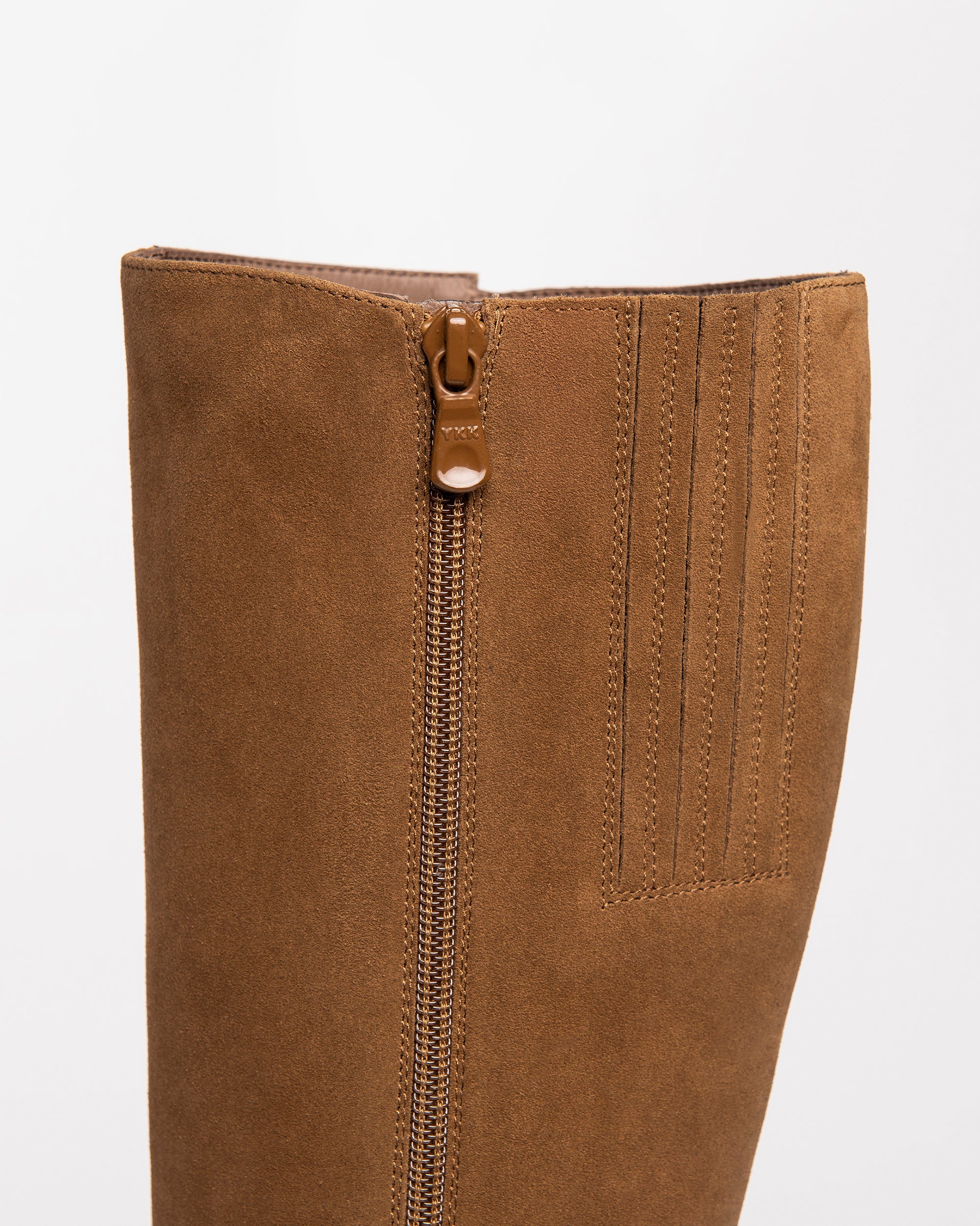  Damenstiefel aus Wildleder und Lackleder