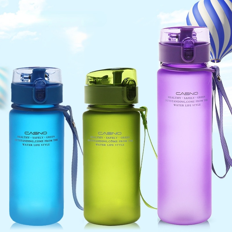 Gourde de haute qualité 560 ml pour les activités de plein air et le sport. Fermeture étanche. Gourde scolaire pour enfants en Tritan sans BPA.
