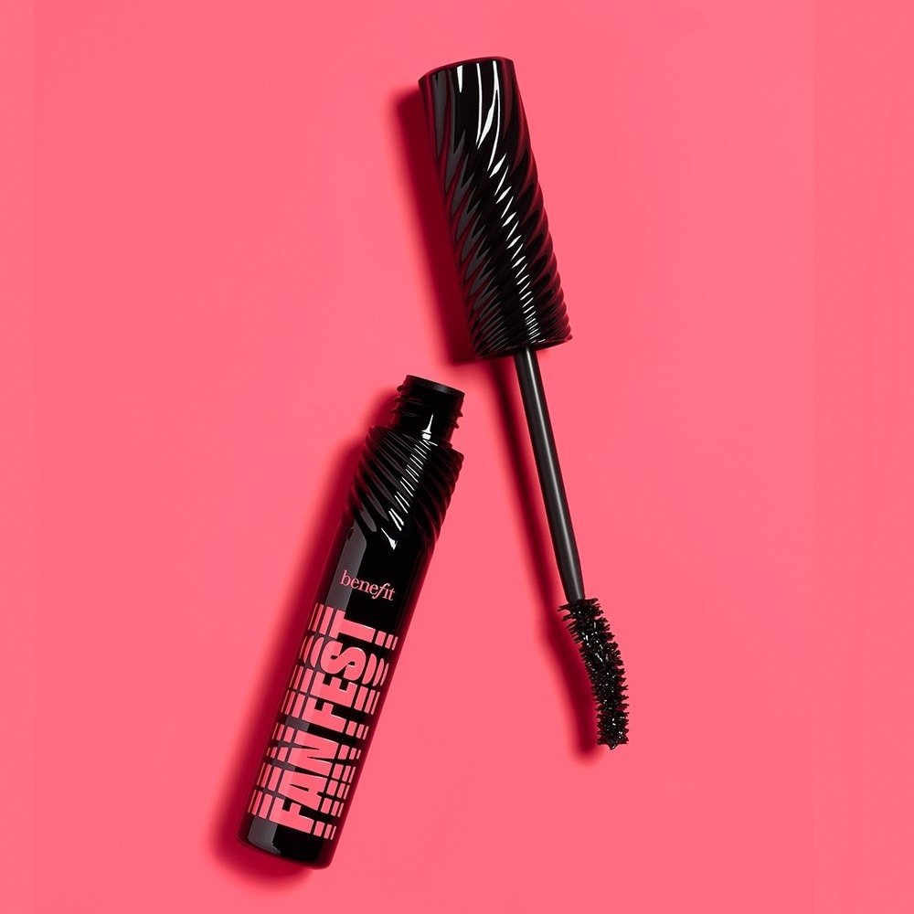 Maskara Benefit Mascara Mascara Collection Fan Fest za povečanje volumna in razprševanje - 8,5 g