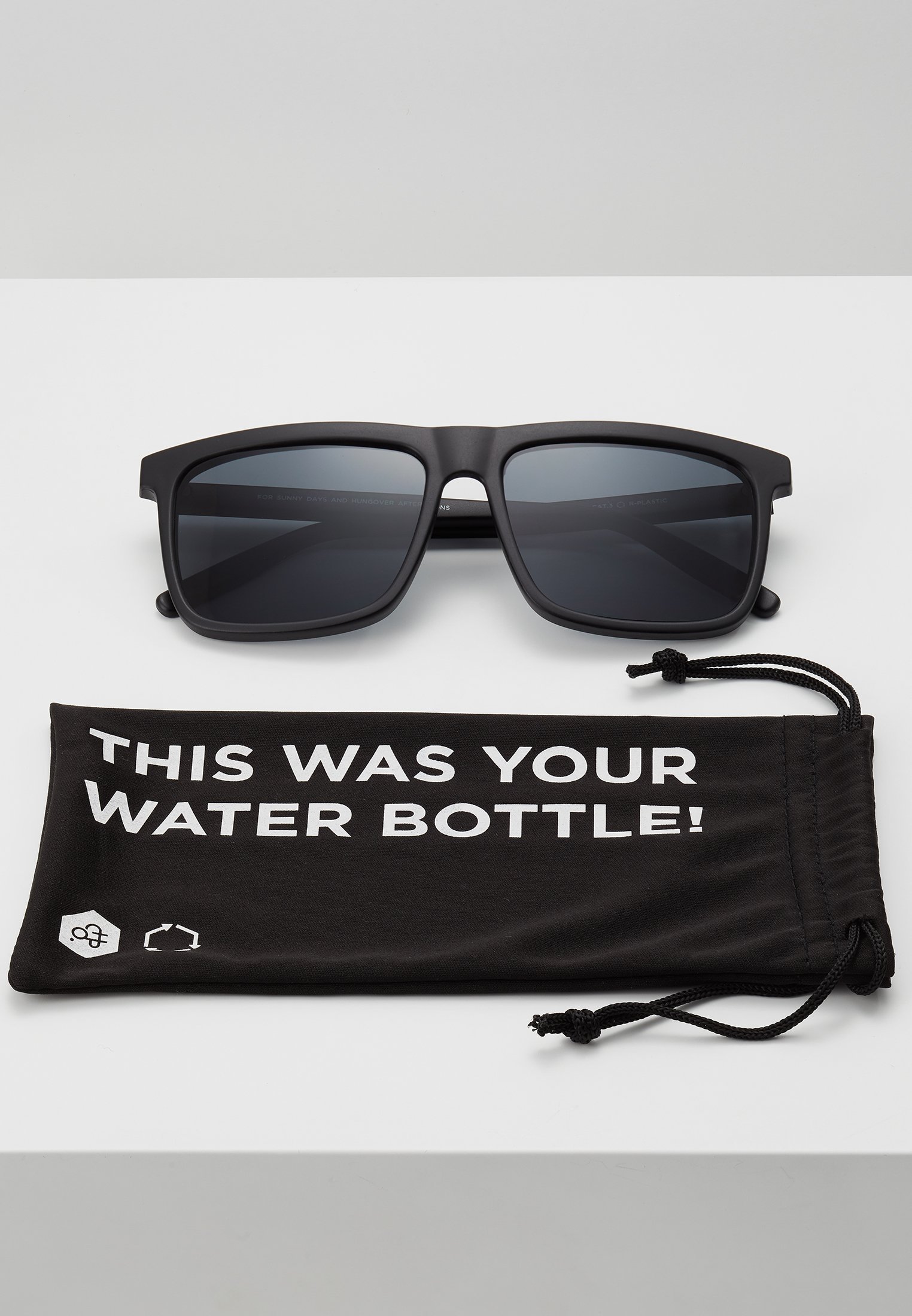 Lunettes de soleil CHPO BRUCE - noires