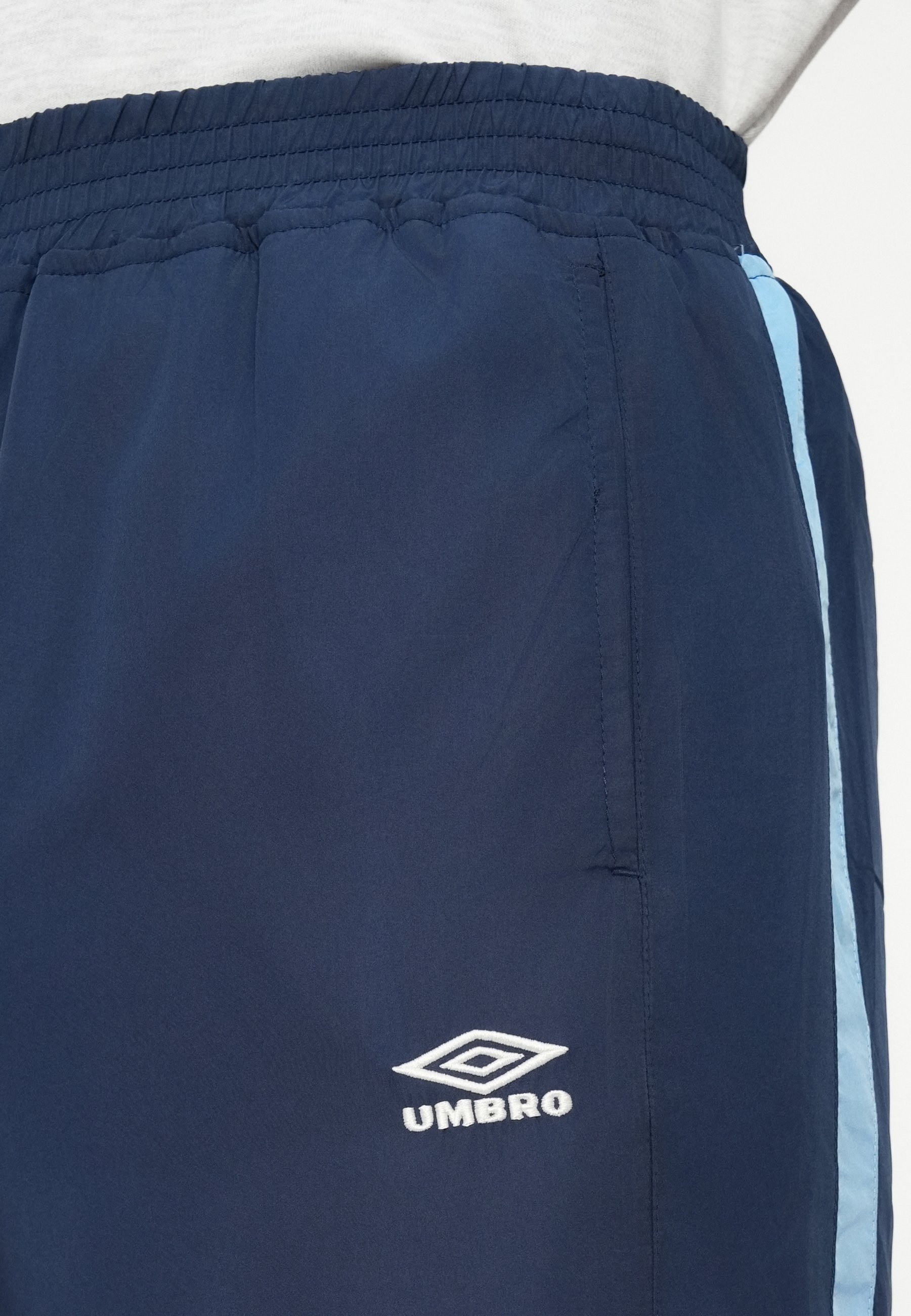 Pantalon de survêtement décontracté Umbro - Bas de survêtement - bleu marine foncé/bleu clair