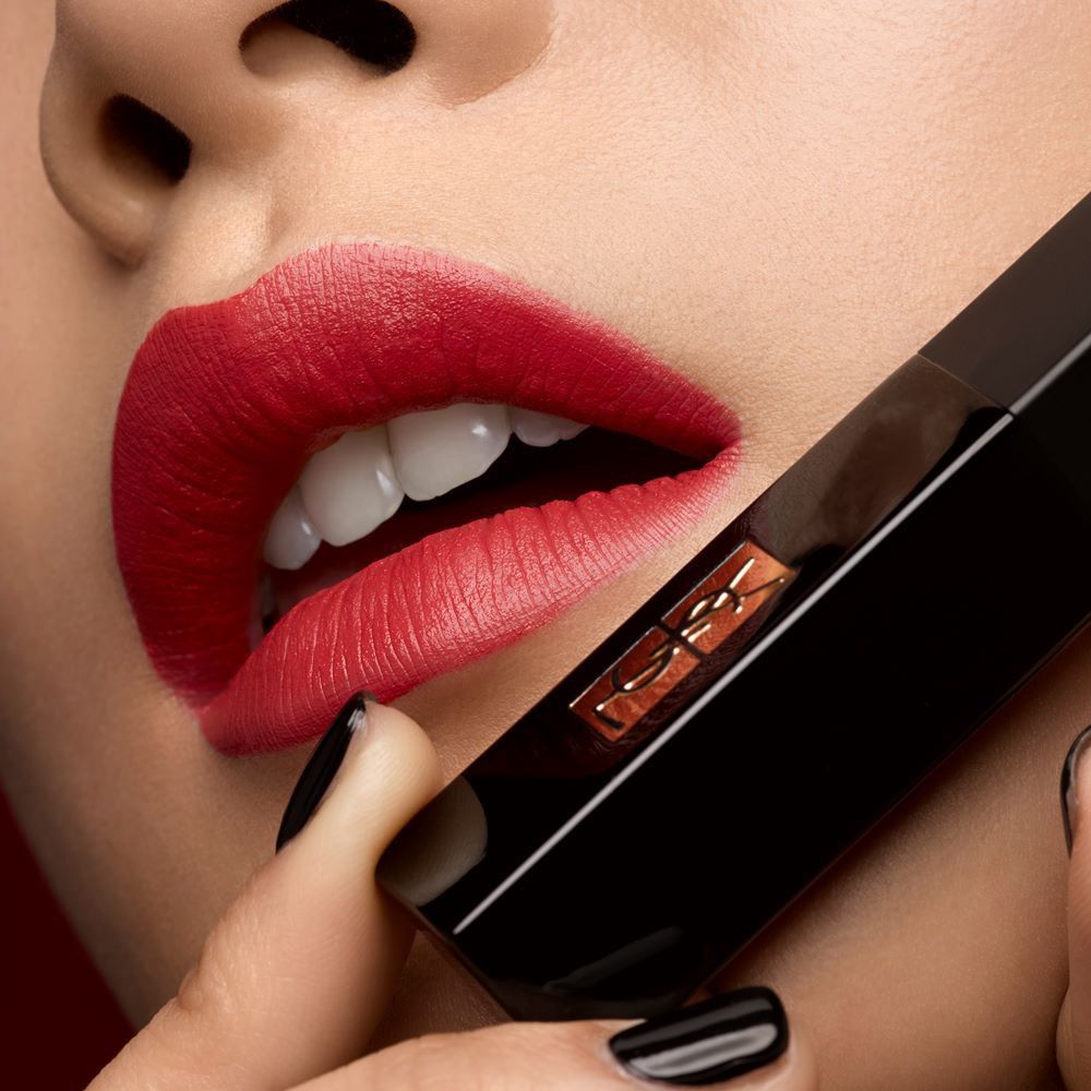 Rouge Pur Couture The Slim Velvet Radical Luksuzni ruževi za usne