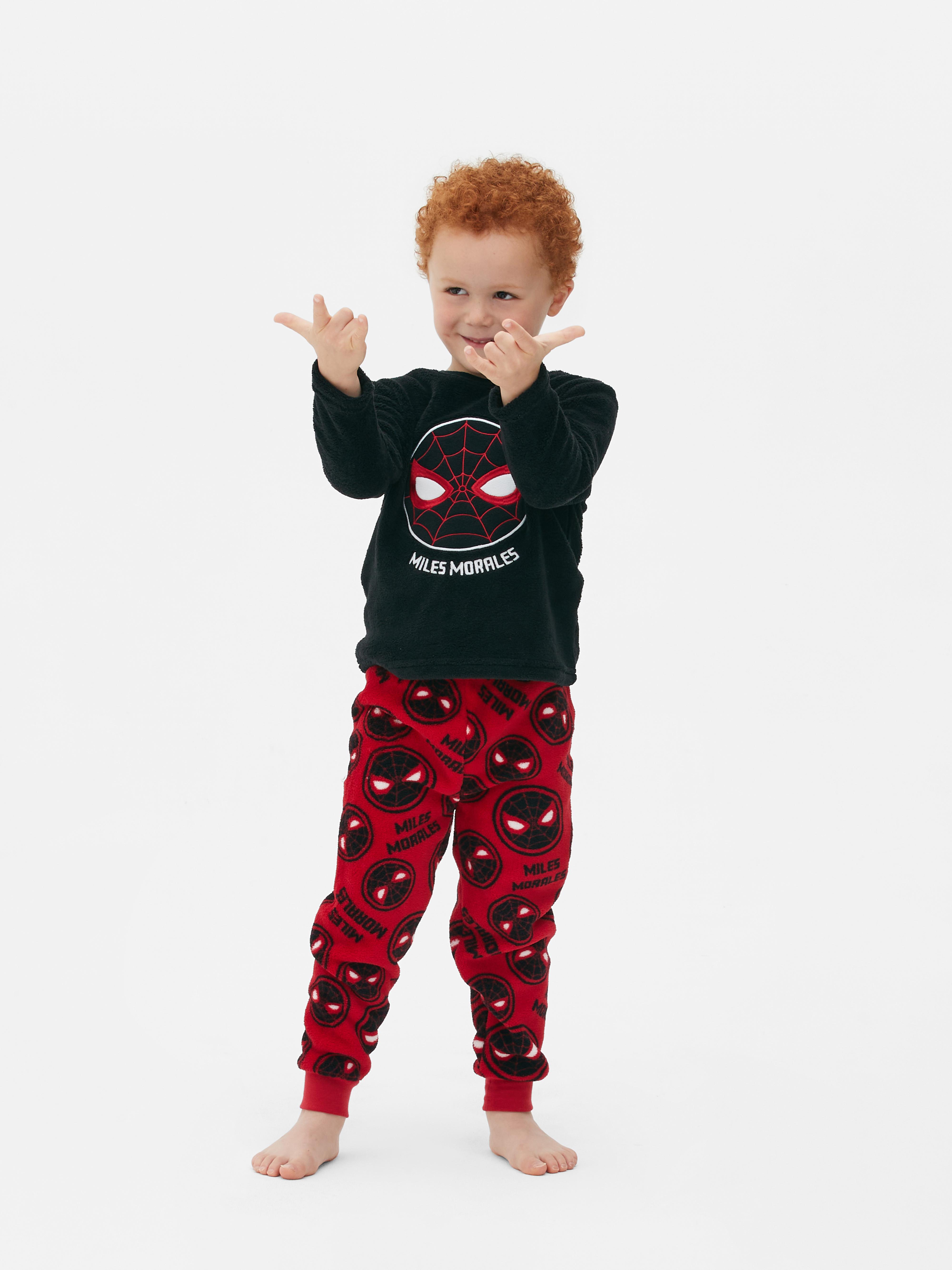 Pijamale din fleece Marvel Spider-Man Miles Morales O pijamale din fleece Marvel cu top cu mânecă lungă și pantaloni lungi