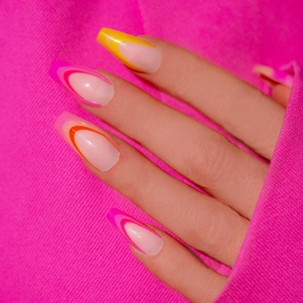 Unghie finte Superdrug Studio con punte dai colori vivaci