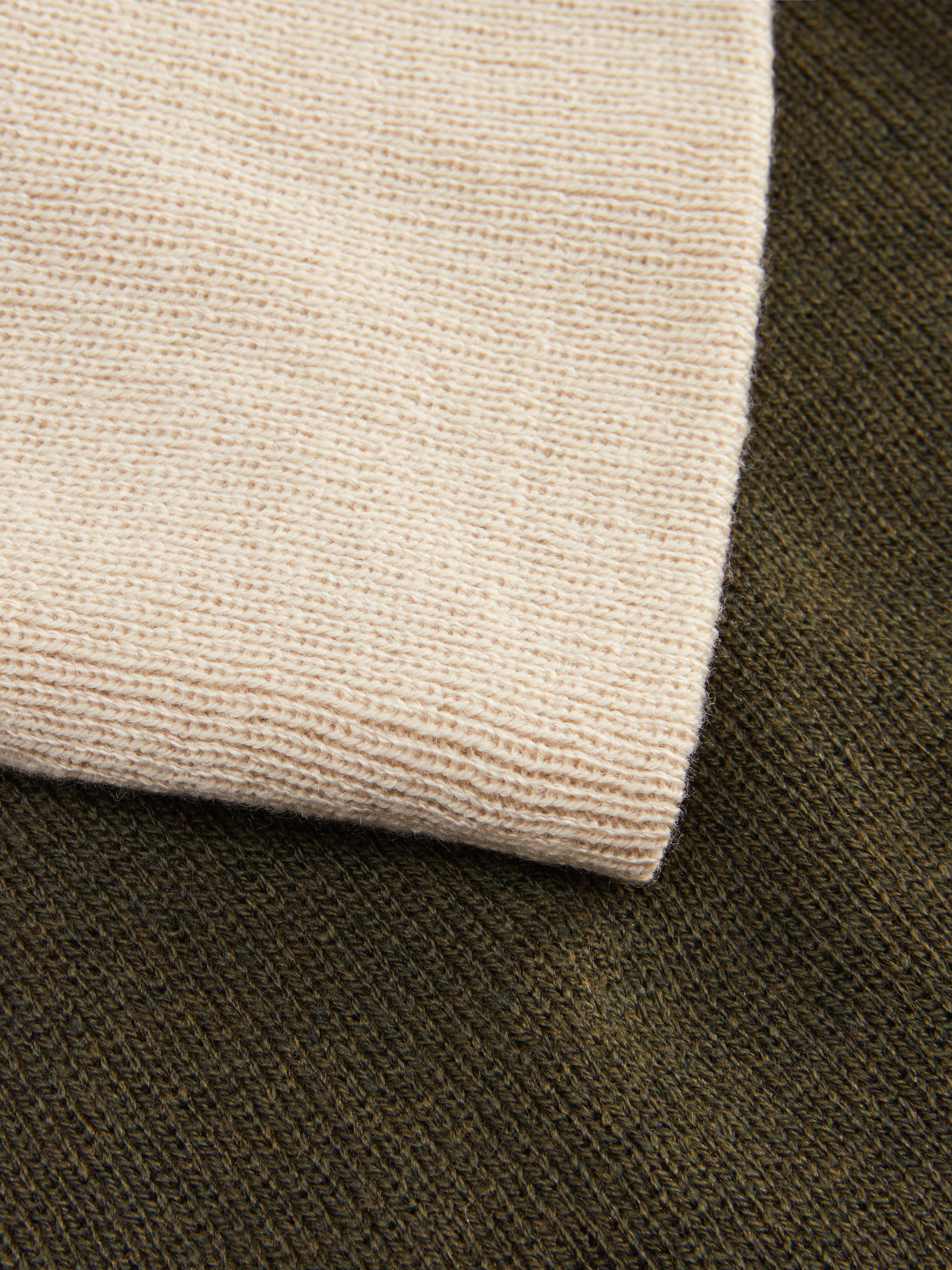 Feingestrickte Mützen, 2er-Set. Diese Mützen sind eine praktische und stylische Wahl für Ihre Winter-Looks.