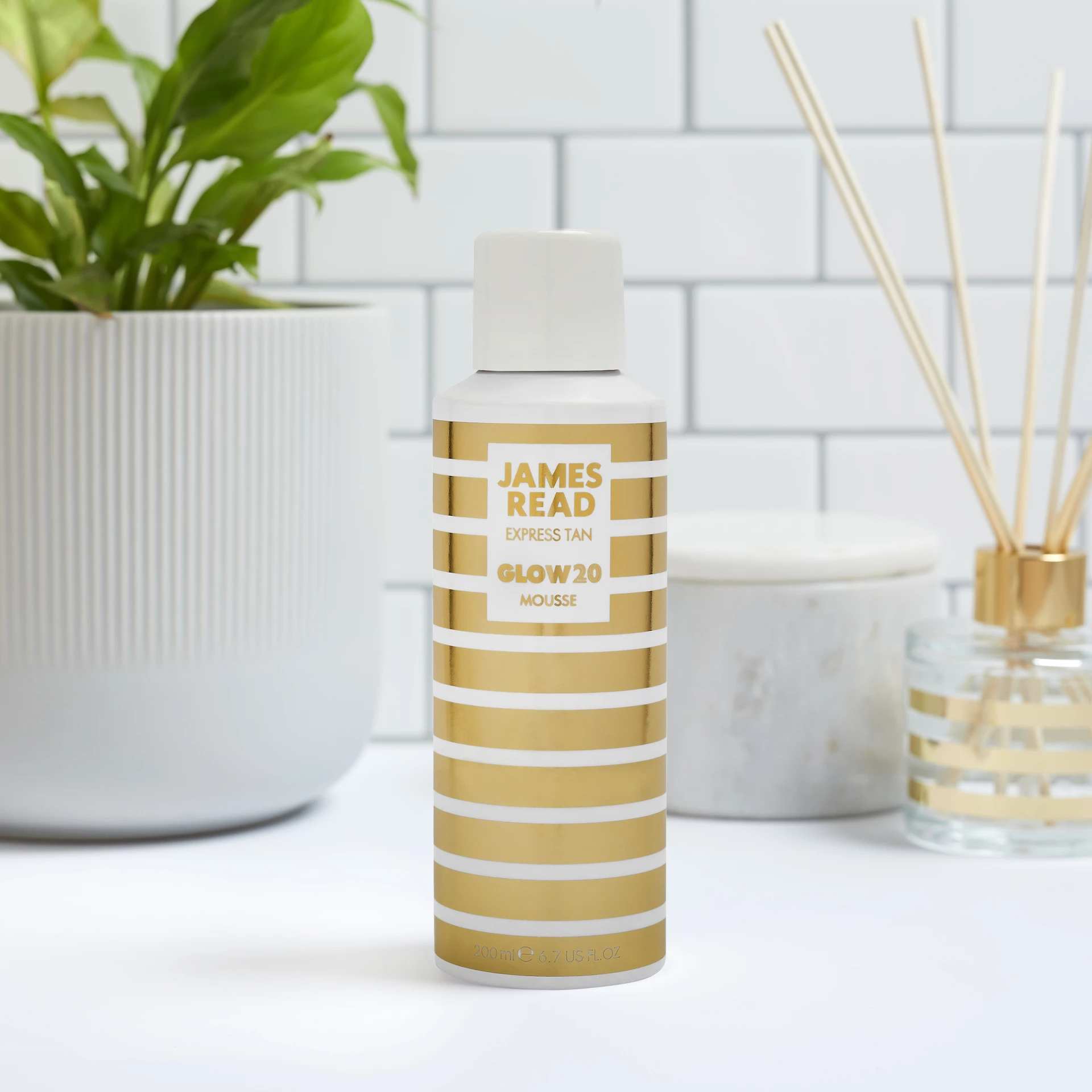 Pianka samoopalająca Glow20 200 ml - James Read