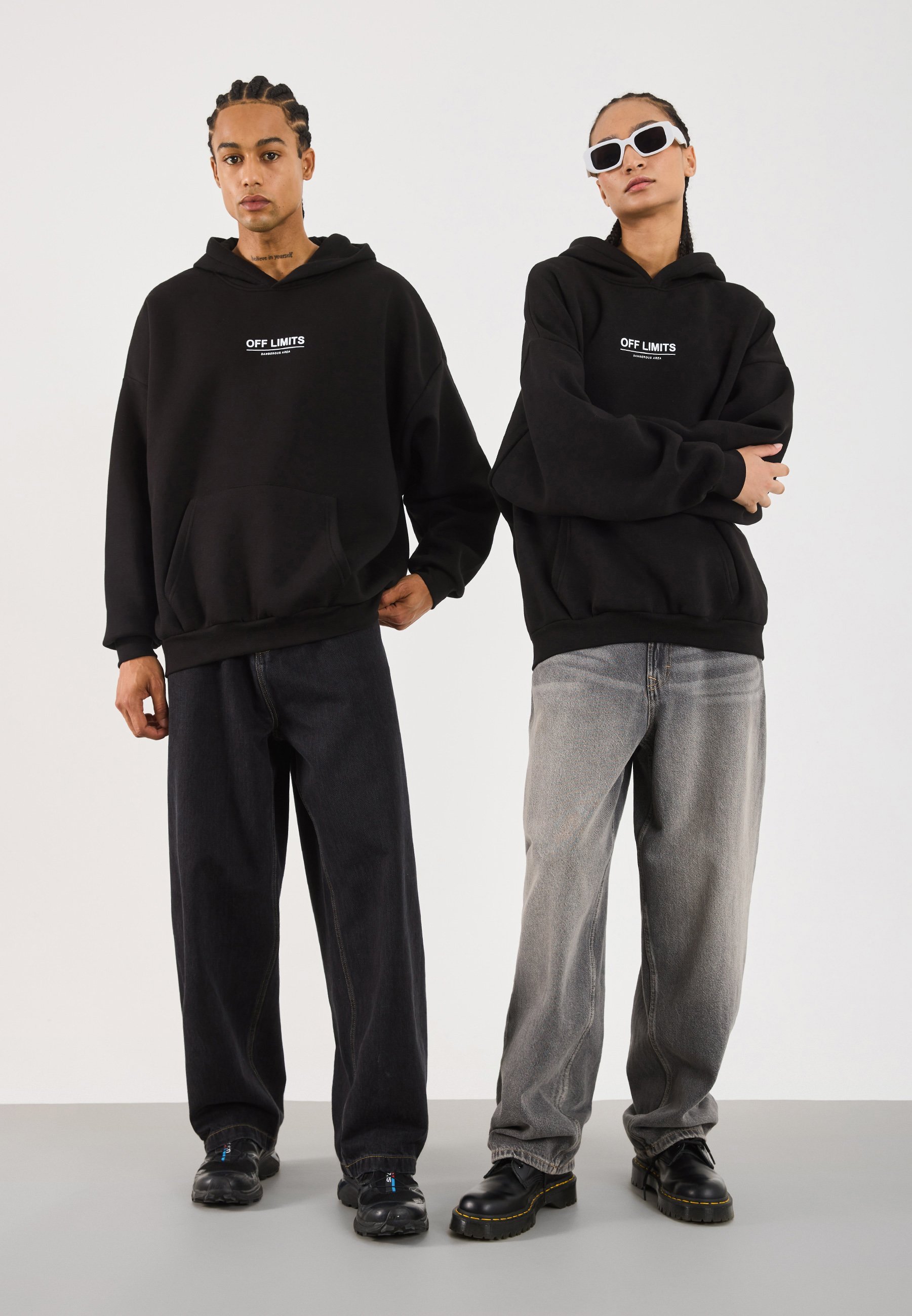 HOODIE - Hettegenser - black