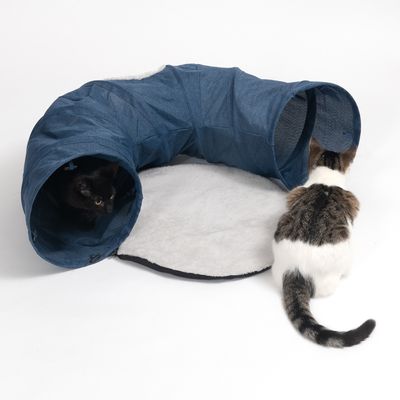 Túnel para gatos TIAKI com tapete de pelúcia