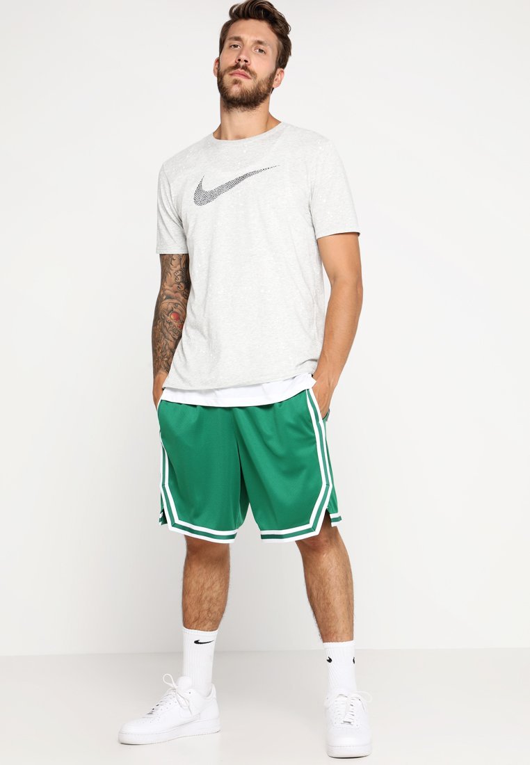 Nike Performance BOSTON CELTICS NBA SWINGMAN SHORT - Spodenki sportowe - koniczyna/białe