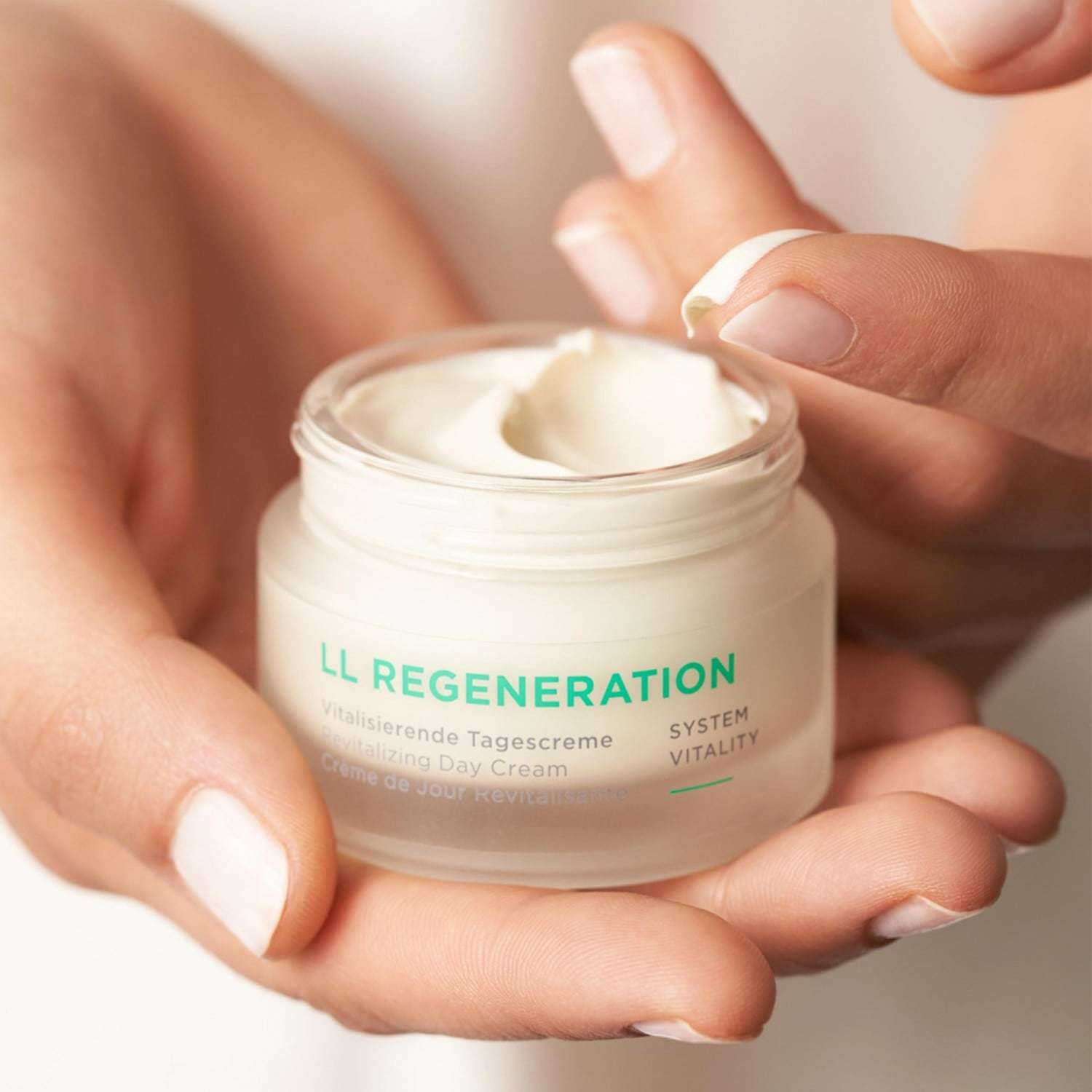 ANNEMARIE BÖRLIND Dienas krēms LL REGENERATION Atjaunojošs - 50 ml