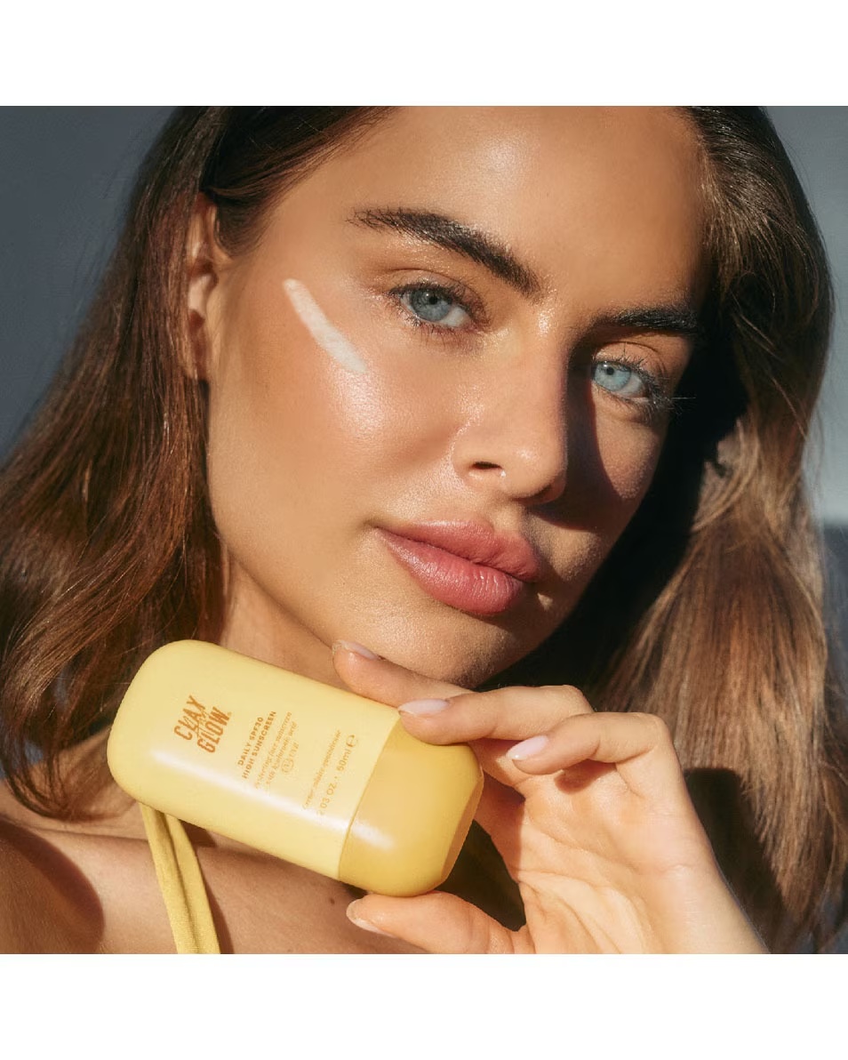 CLAY AND GLOW Καθημερινό αντηλιακό υψηλής προστασίας SPF30 Υψηλή προστασία από τον ήλιο