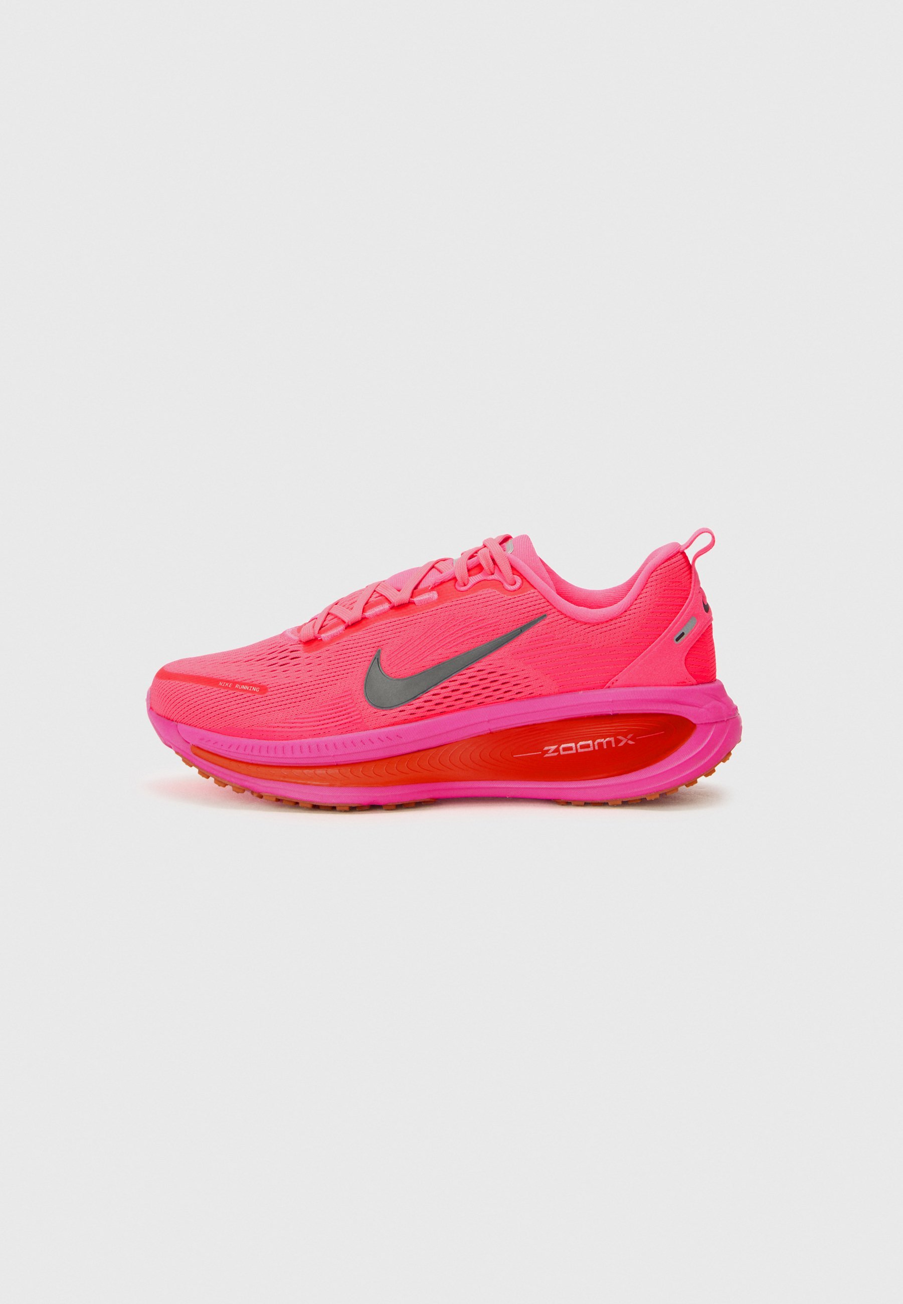 Nike Performance VOMERO 18 - Pantofi de alergare pentru șosea - roz/argintiu/crimson/hiperportocaliu/gum light brown/hiperroz
