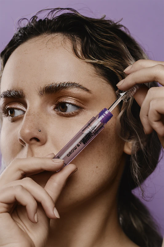 MÁDARA Grow & Fix Wimpern- und Augenbrauenwachstumsserum