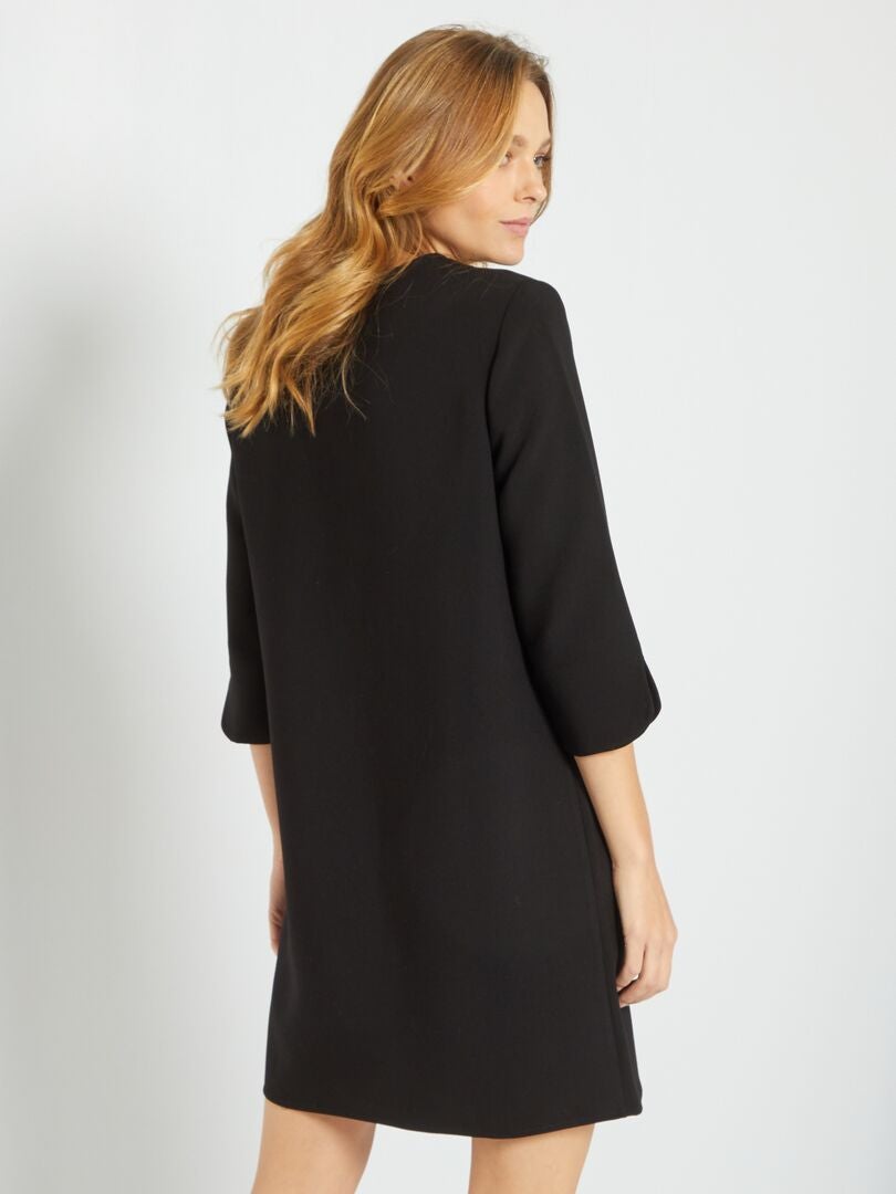 Vestido curto com decote em V - Preto