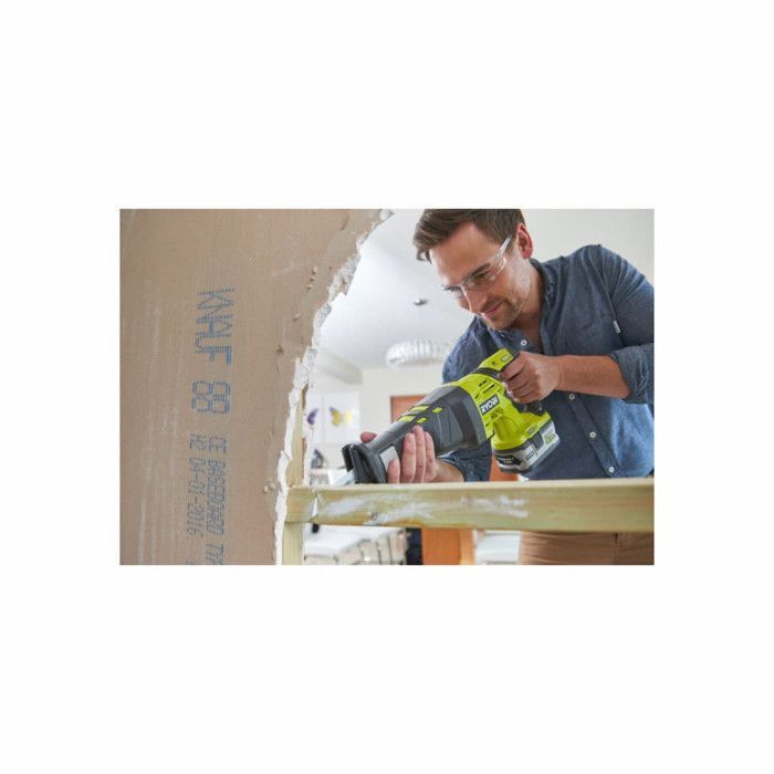 RYOBI Scie sabre 18V ONE+ 2900 cp/min - course 28mm - bois 200mm + 1 lame + 1 Batterie 4Ah + Chargeur - R18RS-0 + RC18120B-140X