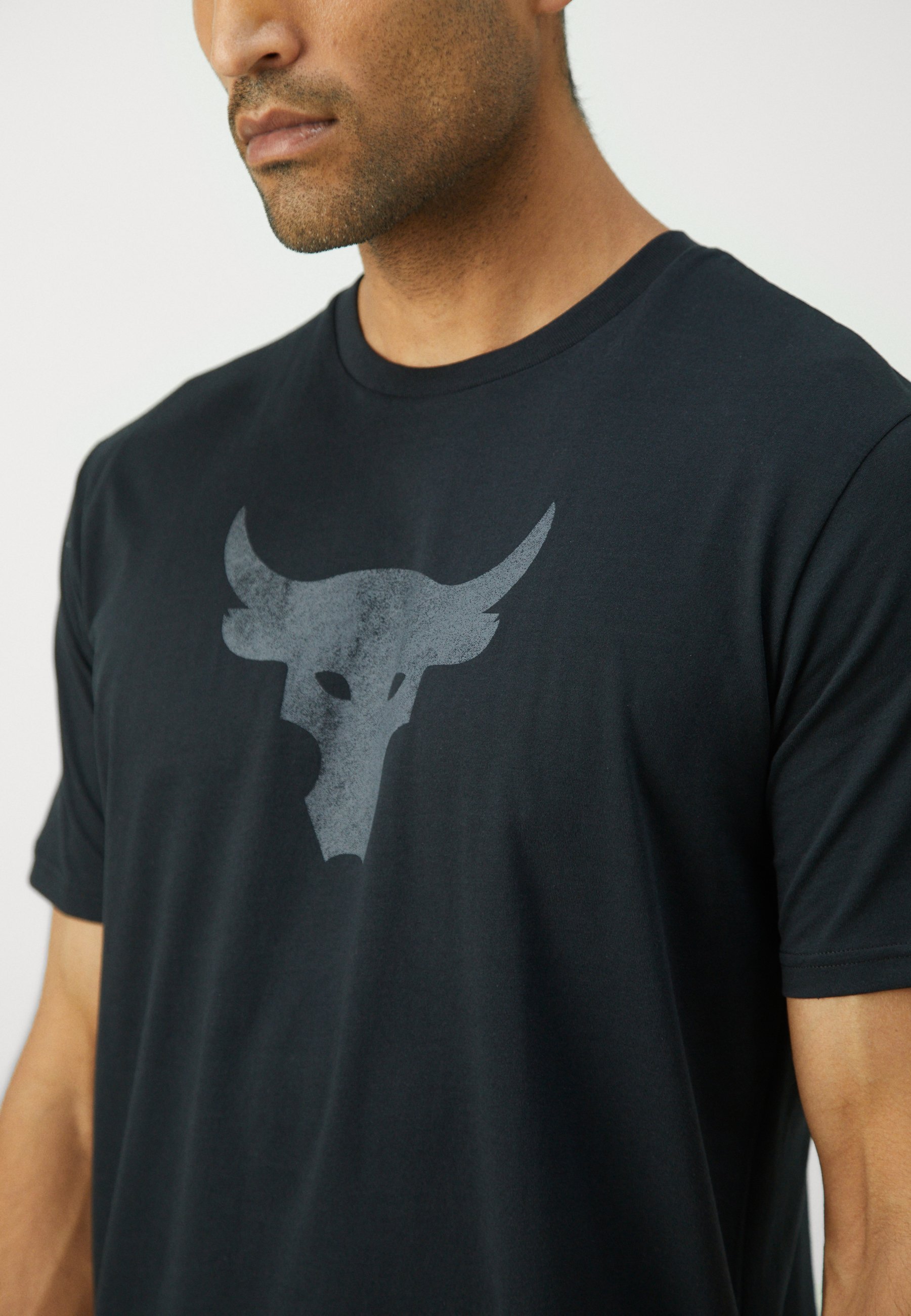 Under Armour BRAHMA BULL - T-shirt met print - zwart/kasteelrots