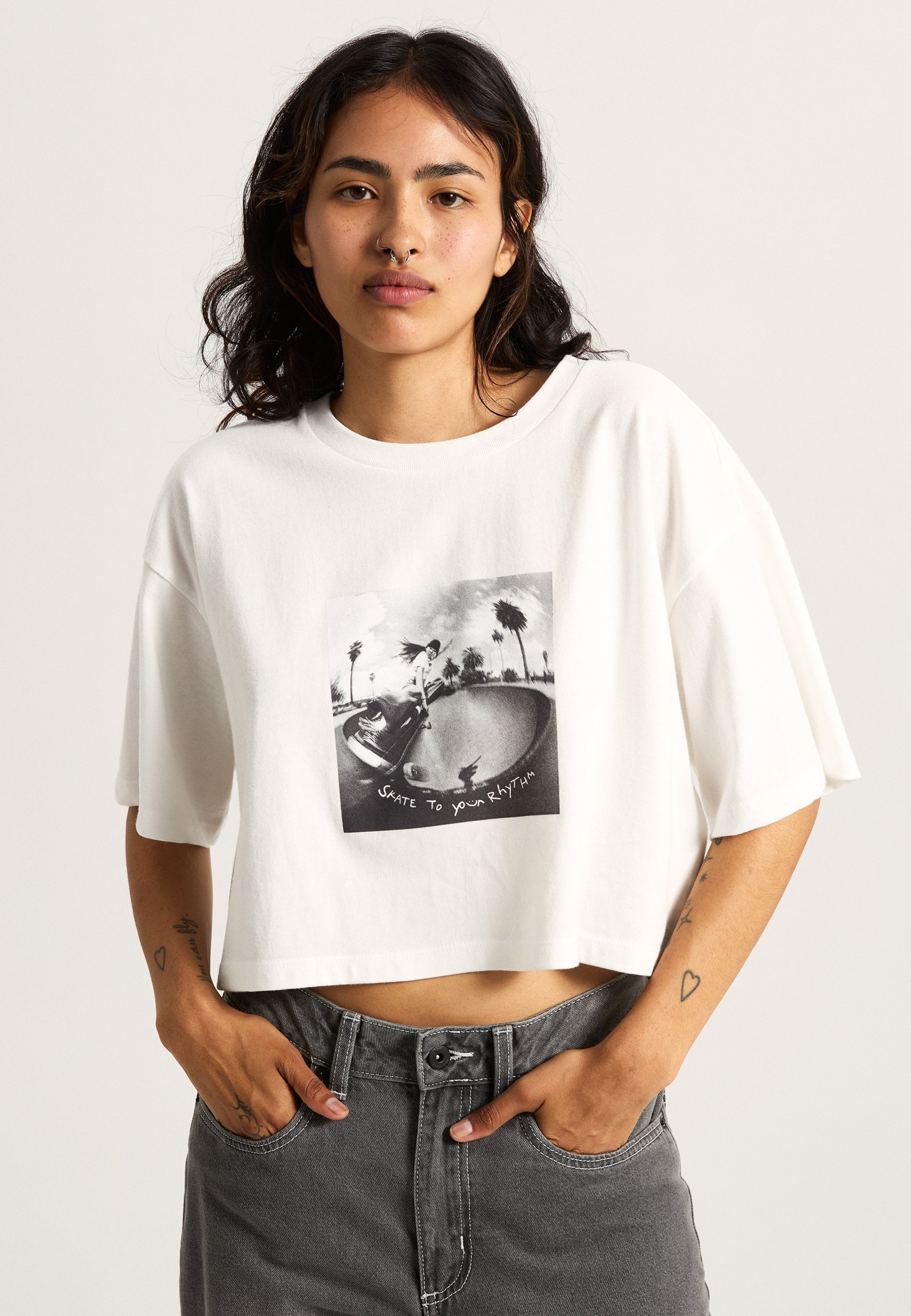 Vans RHYTHM - T-shirt met print - wit