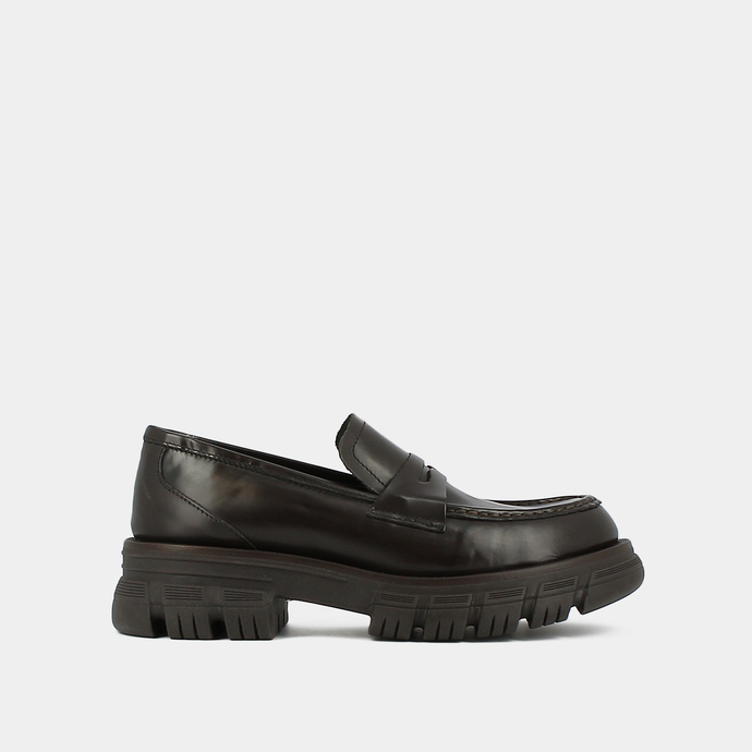 Mocassins à semelles crantées  en cuir glacé marron