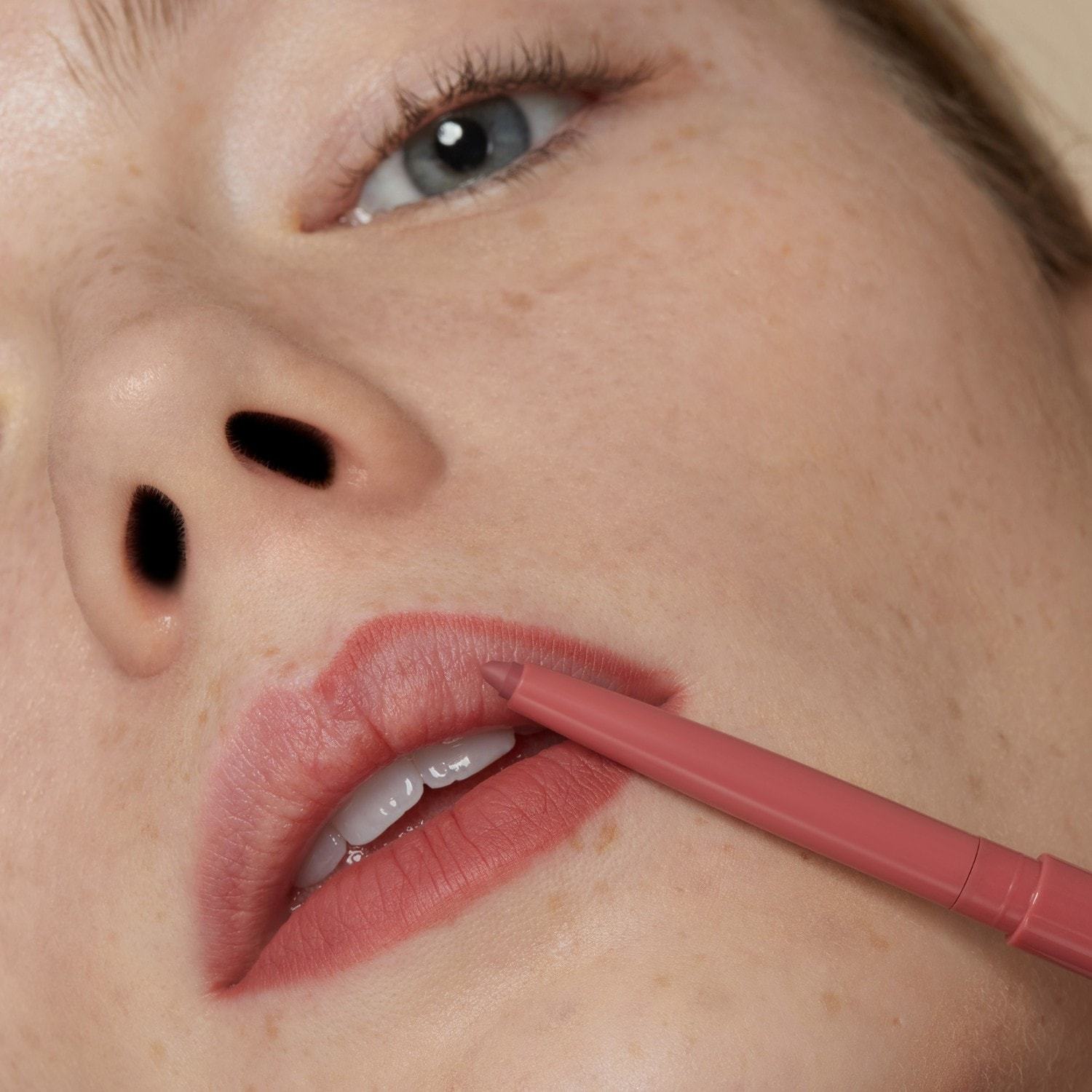 „By Terry Lipliner“ hialurono rūgšties lūpų pieštukas – 1 g