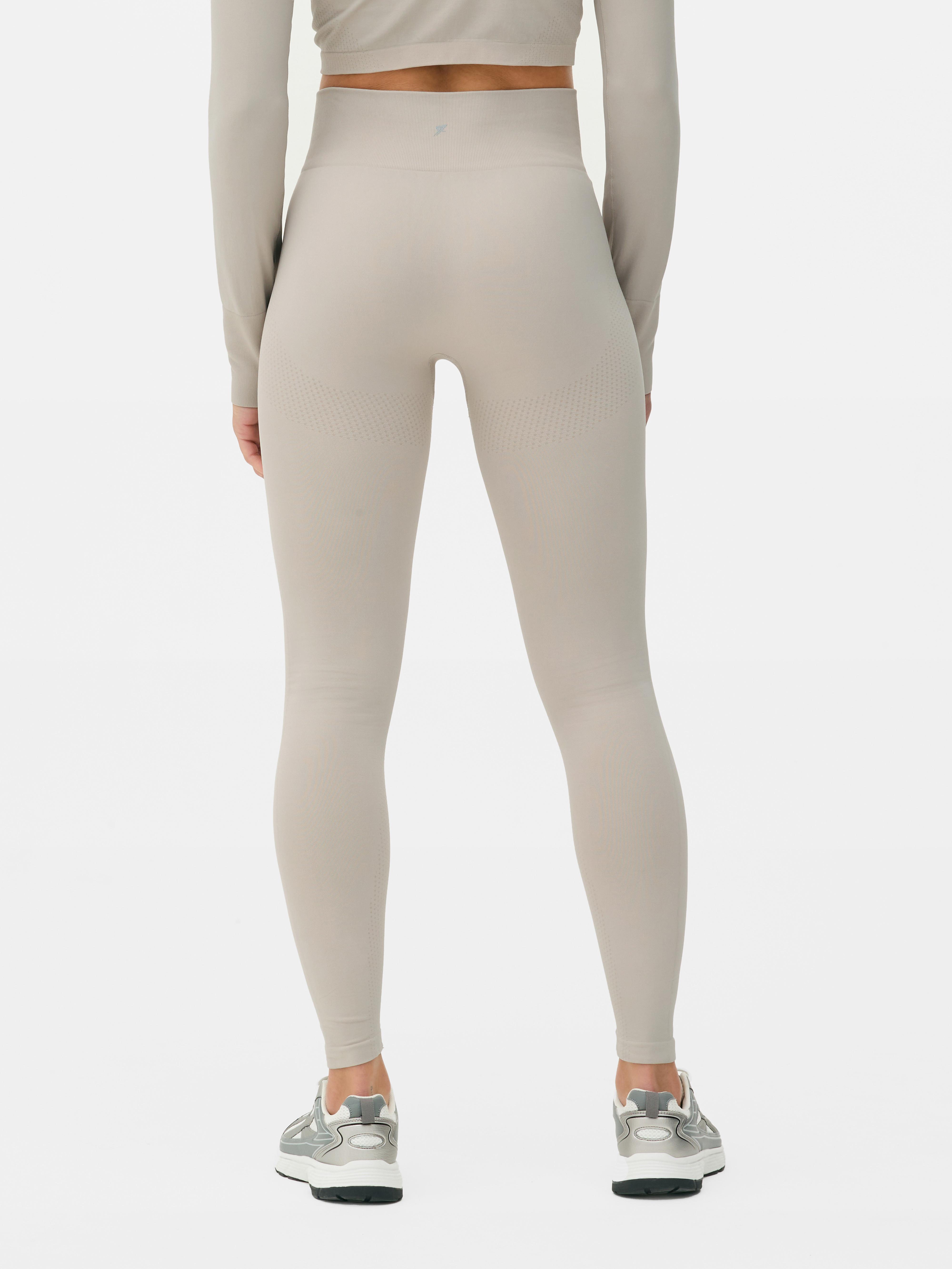 Colanți modelatori fără cusături. Colanți lungi cu talie înaltă și design fără cusături.