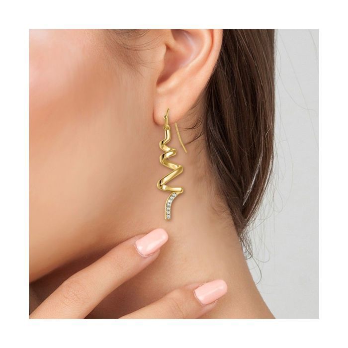 Pendientes bohemios SC adornados con cristales brillantes.