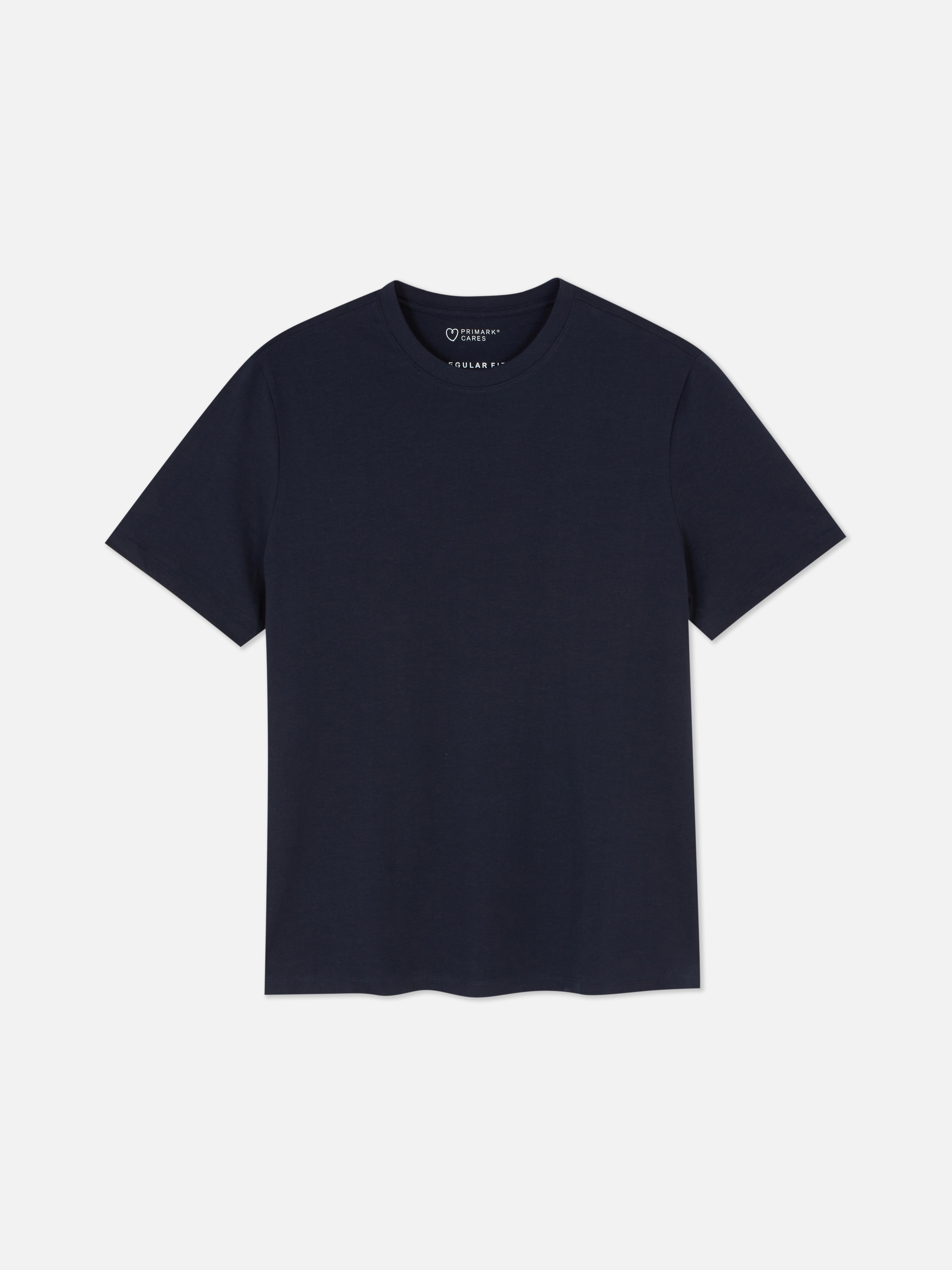 Rundhals-T-Shirt, normale Passform Ein klassisches Rundhals-T-Shirt mit normaler Passform und kurzen Ärmeln