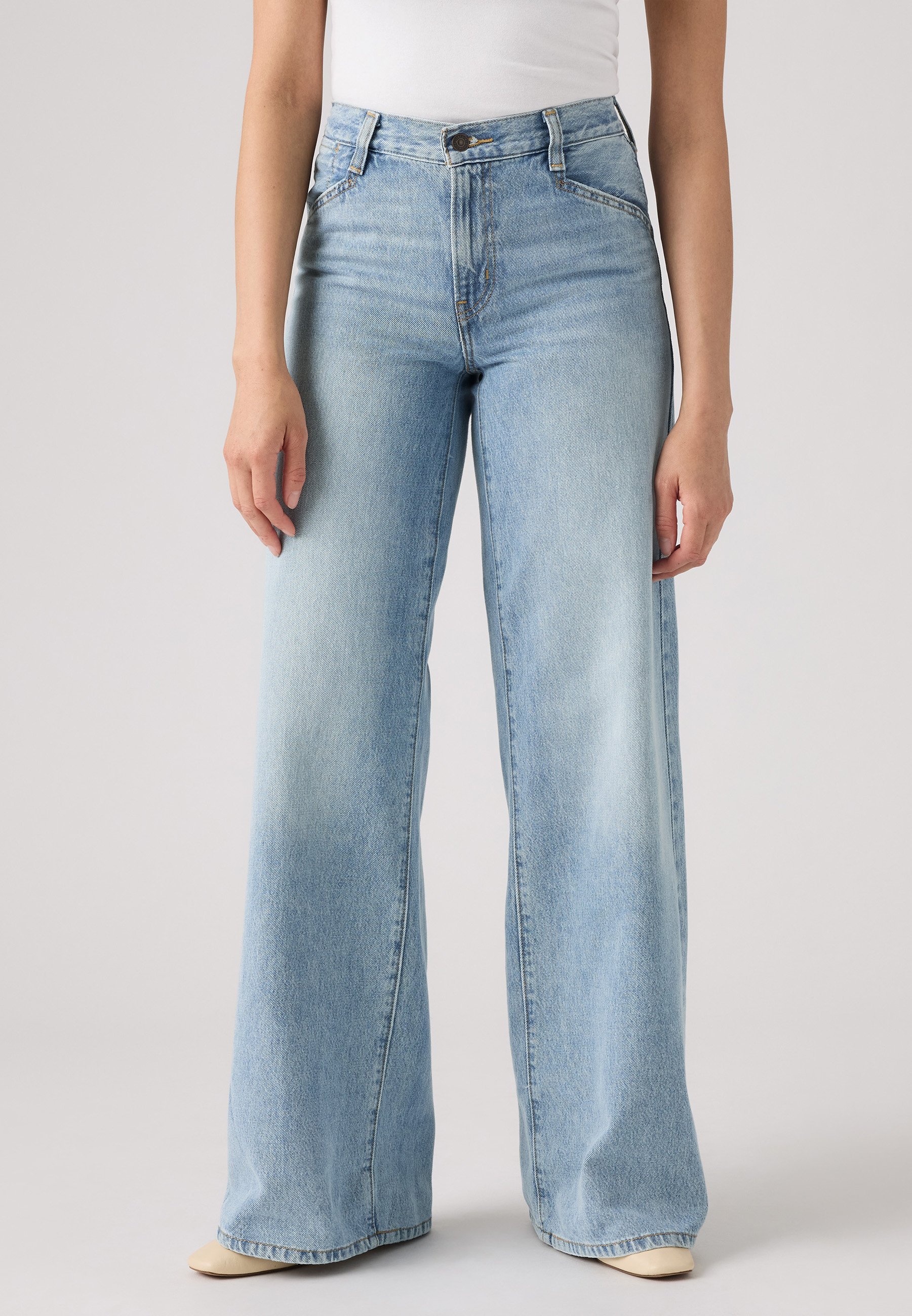 Levi's® cu picior lat