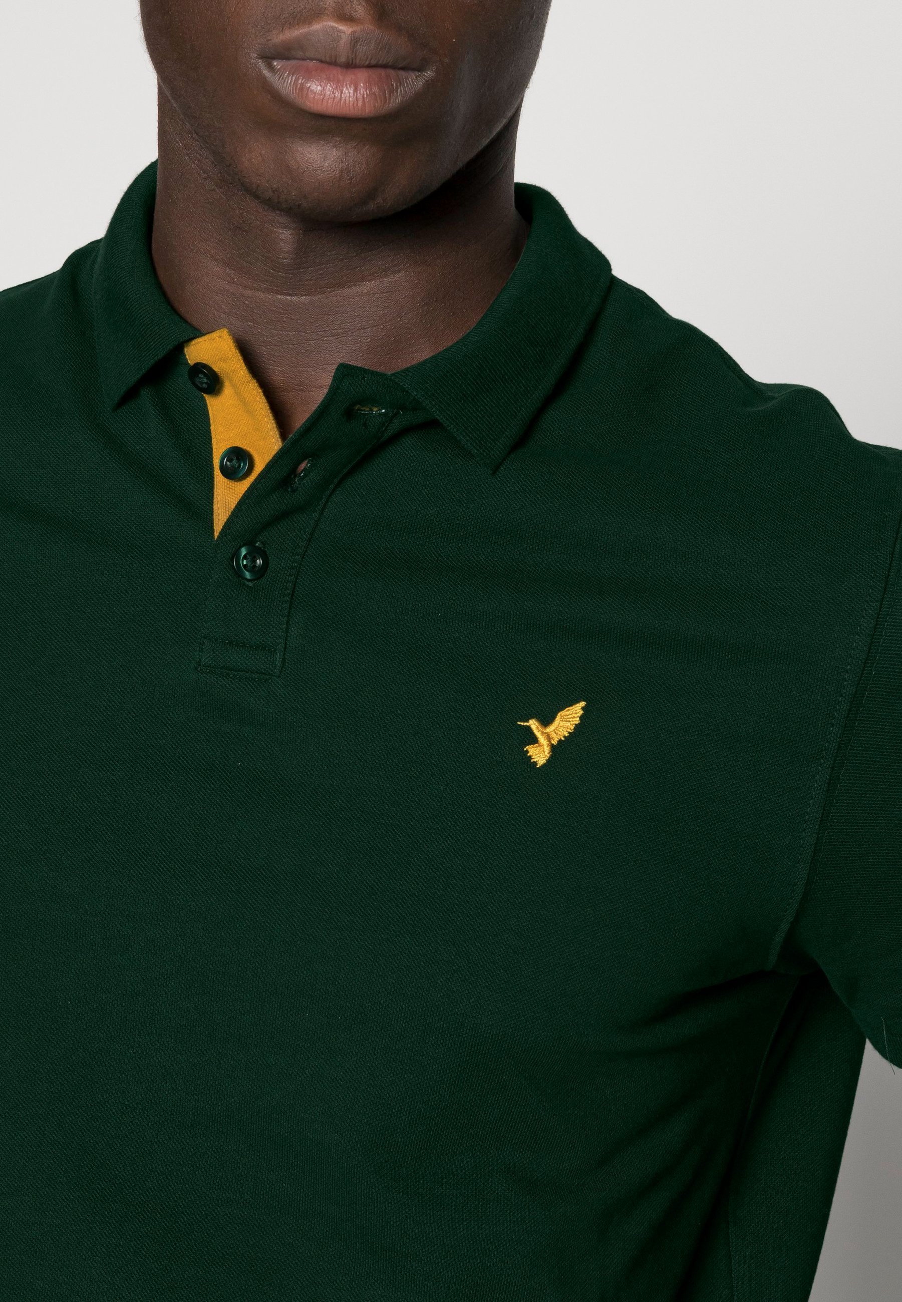 Pier One SLIM - Poloshirt - donkergroen