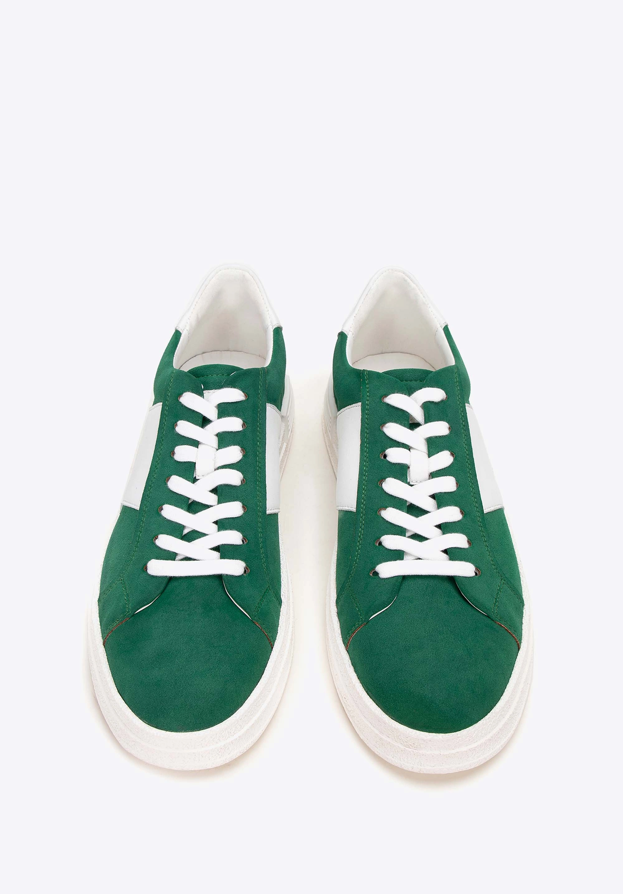 Męskie sneakersy z kontrastową podeszwą zielone