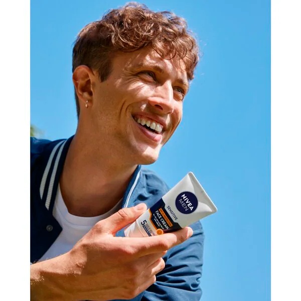 NIVEA Men Sensitive SPF15 крема за лице<br>75ml