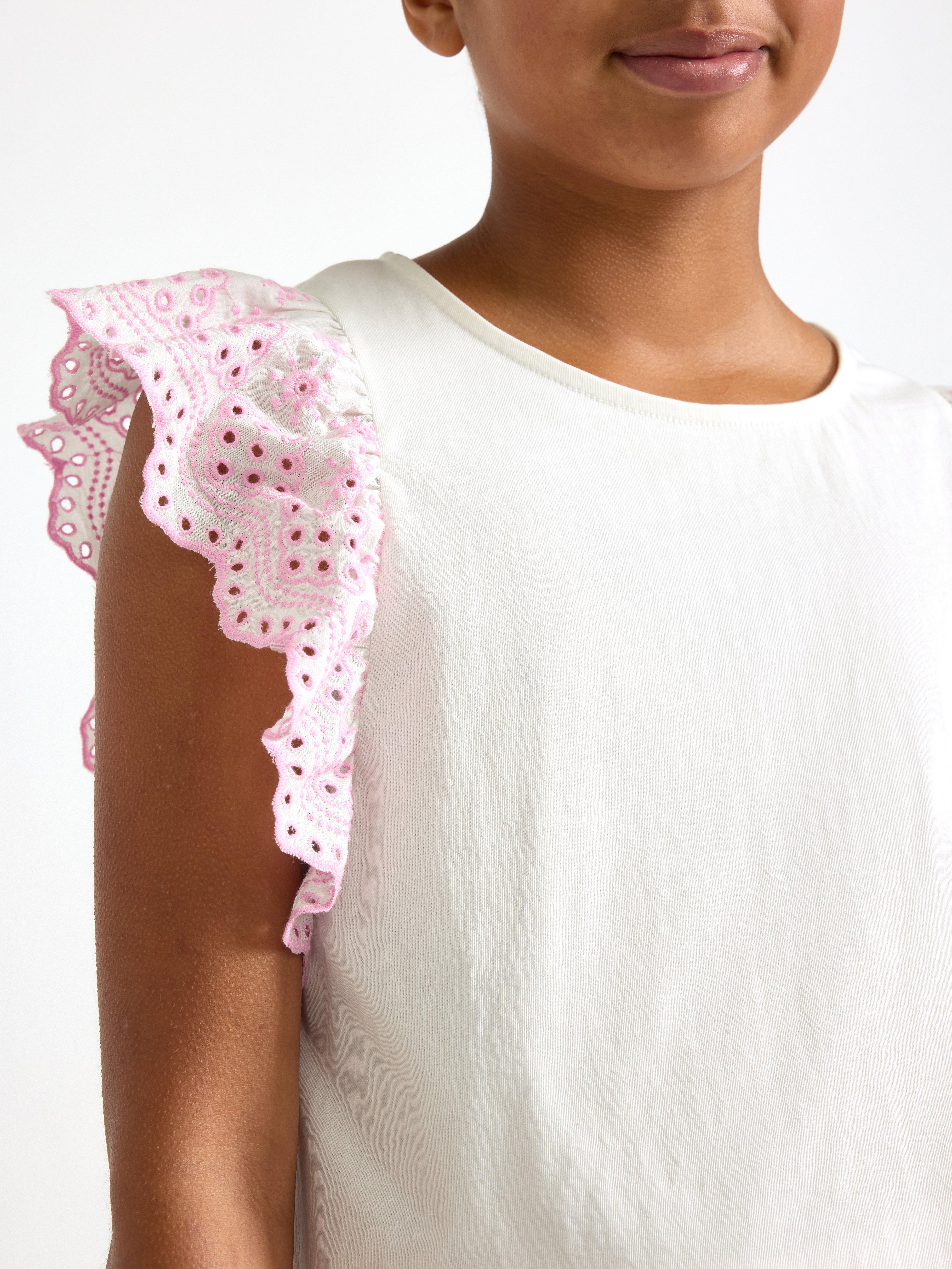 Blusa com mangas bordadas rosa claro