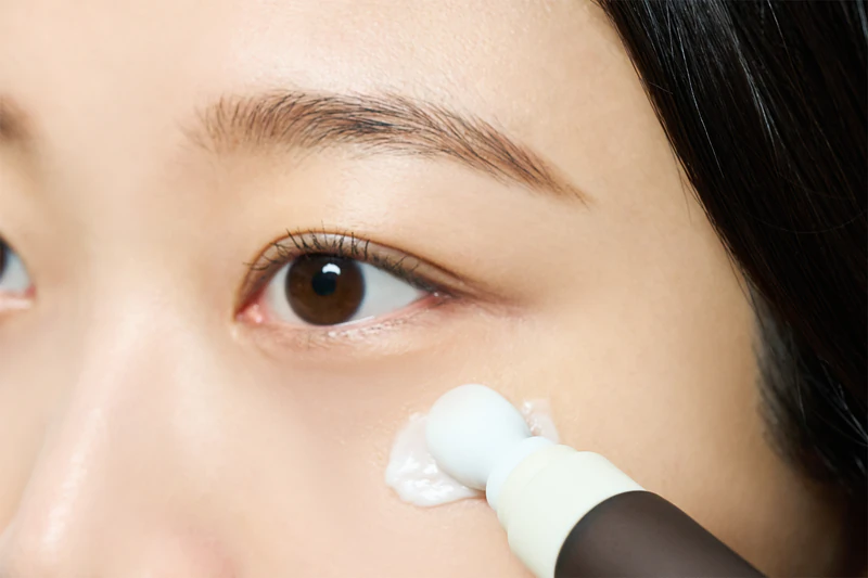 SKIN1004 Madagascar Centella Probio-Cica Bakuchiol Creme para Olhos antirrugas com efeito calmante