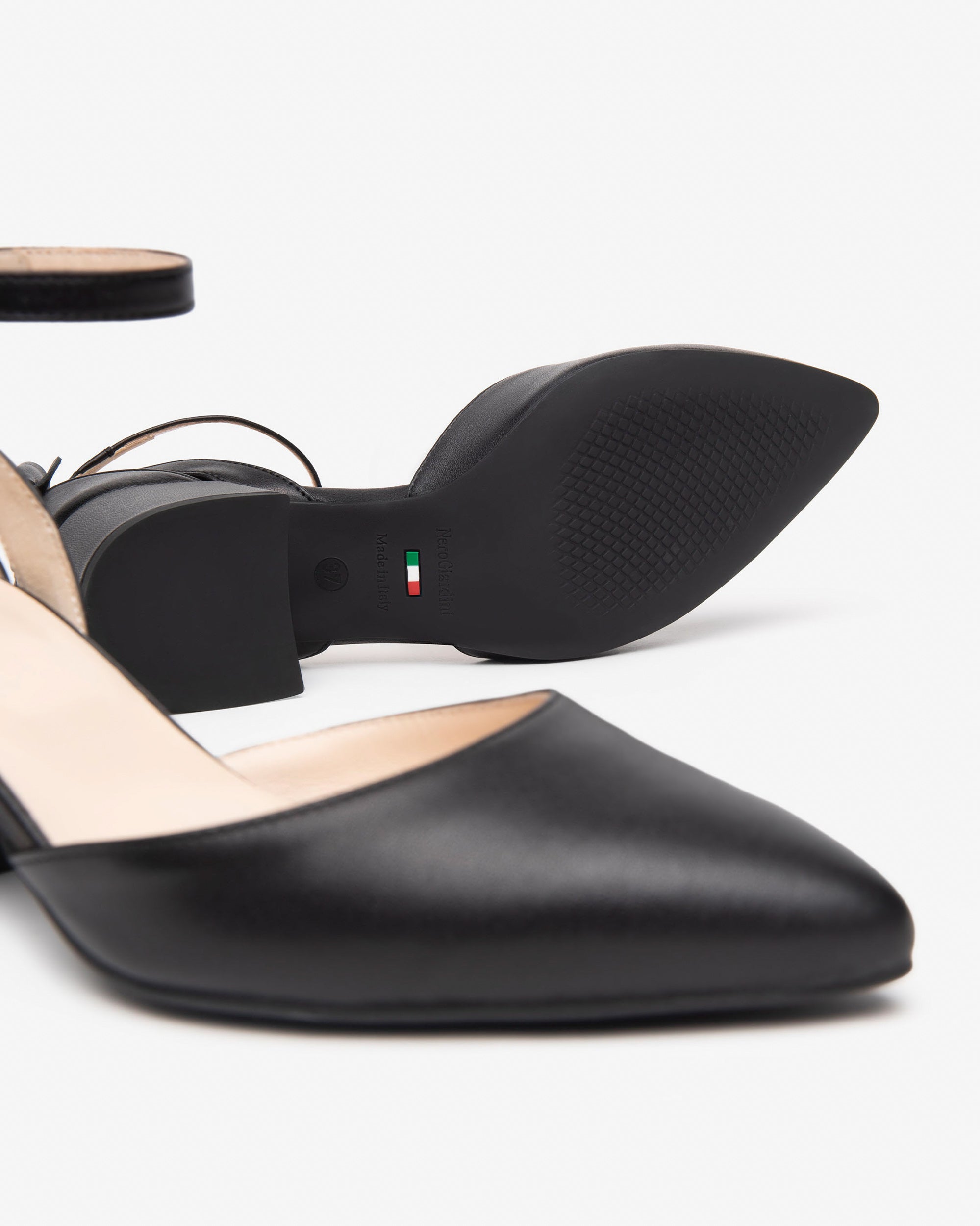  Damen-Pumps aus Leder