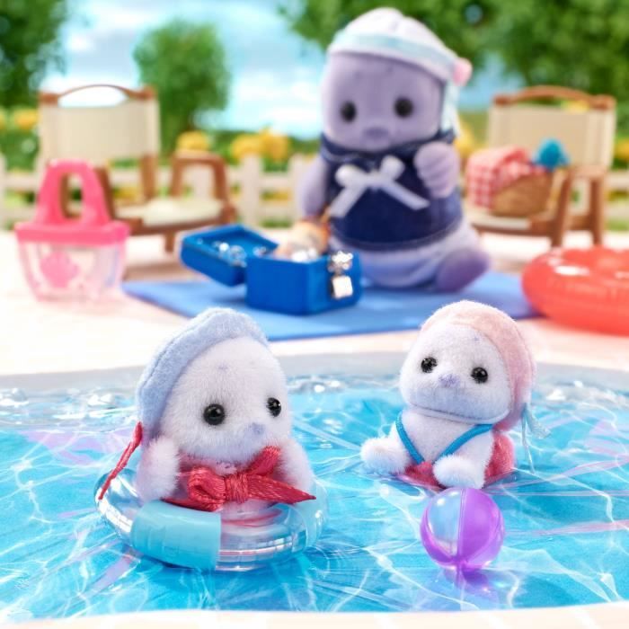 Articulated Family - SYLVANIAN FAMILIES - Seal Family - 4 Characters and Beach Accessories